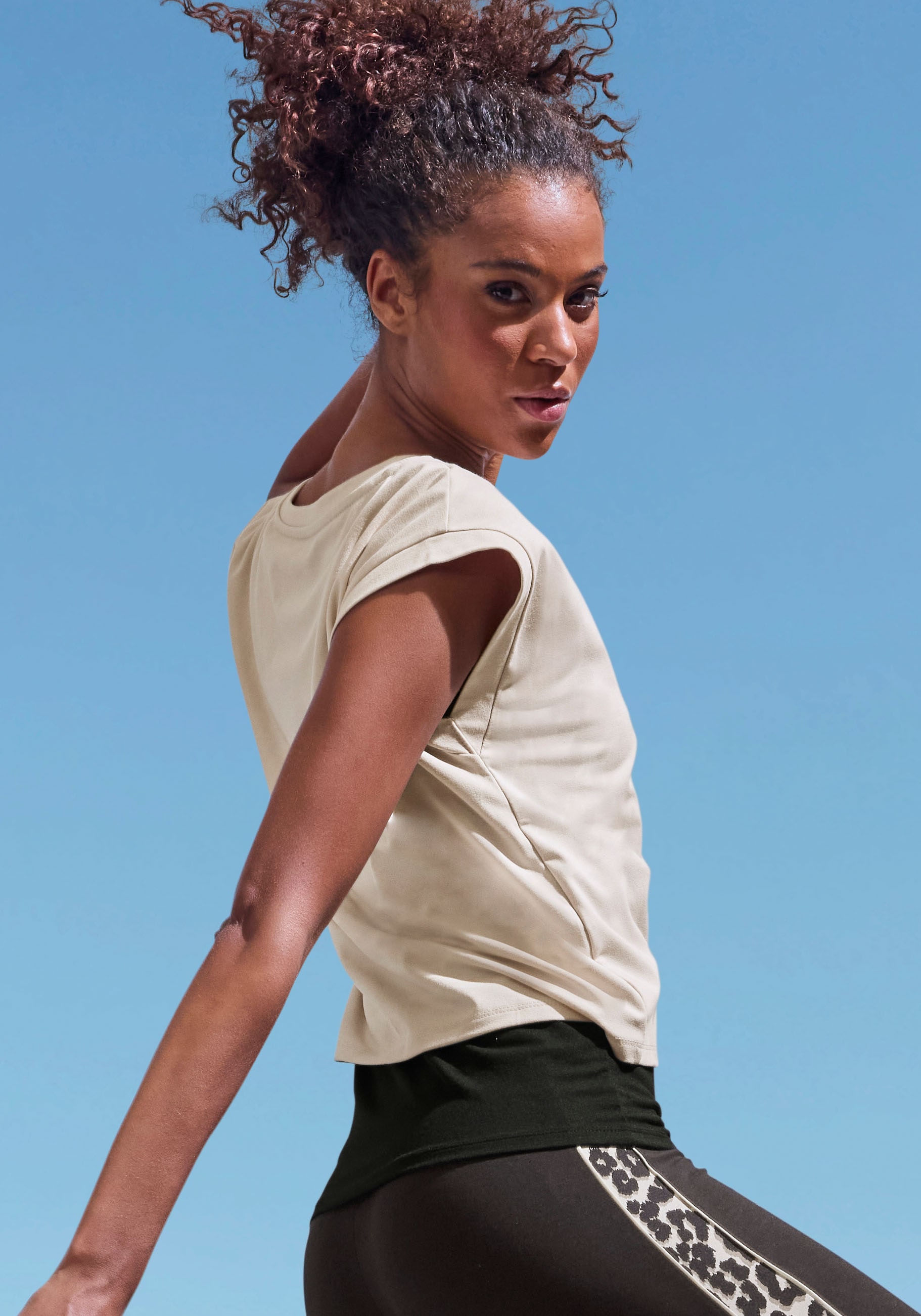 LASCANA ACTIVE Layershirt, 2 in 1 T-Shirt im Layer-Design