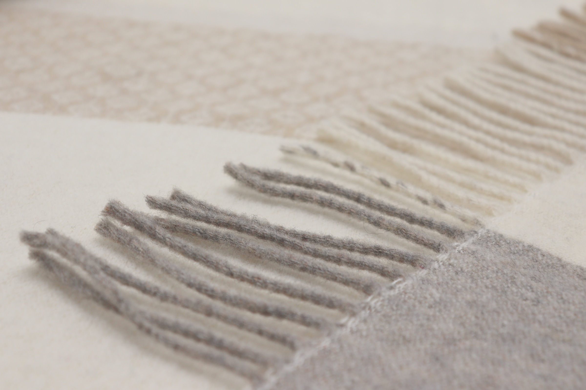 Biederlack Wohndecke »Plaid Light lines« im zeitlosen Streifendessin