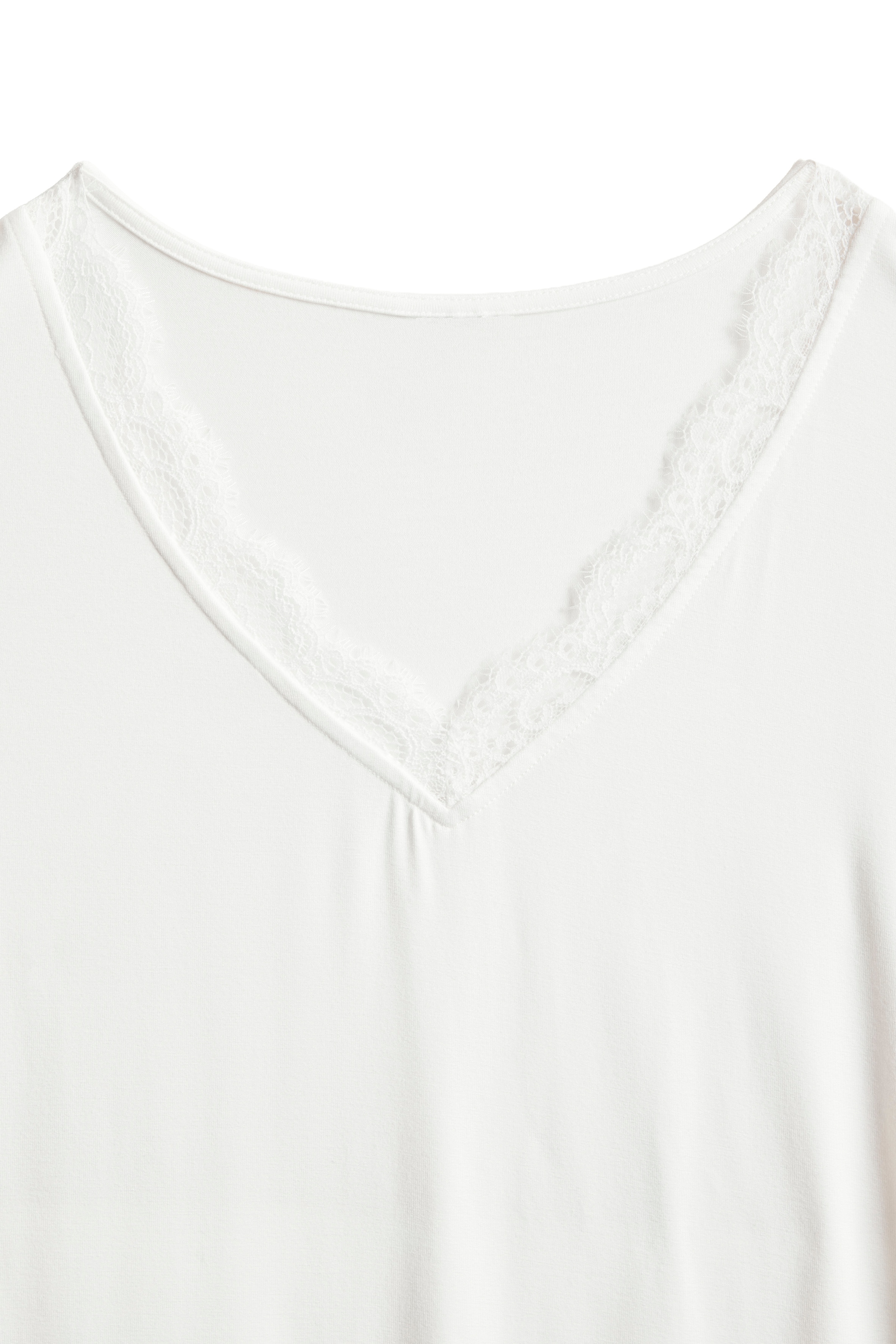 LASCANA Langarmshirt »mit Spitze« aus angenehmer Viskose-Qualität
