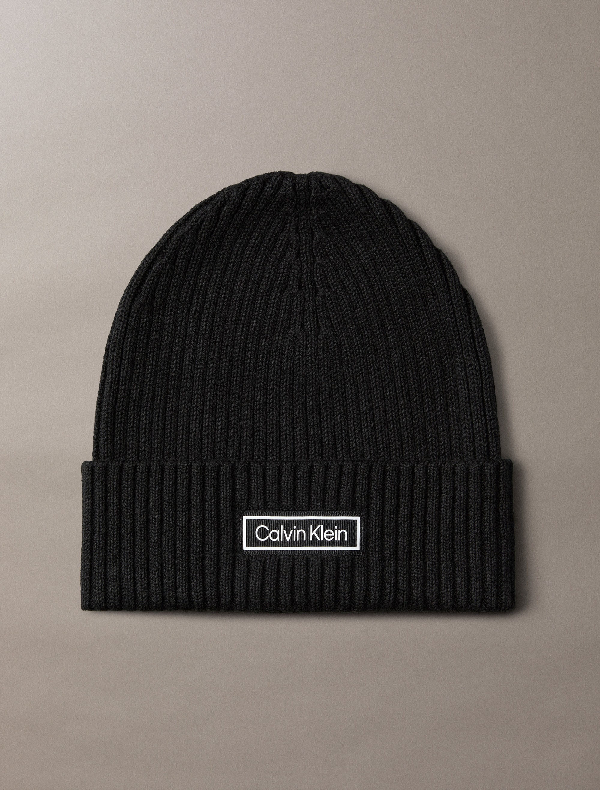 Calvin Klein Strickmütze »PATCH CHUNKY RIB COTTON BEANIE«, Perfekt für den Alltag