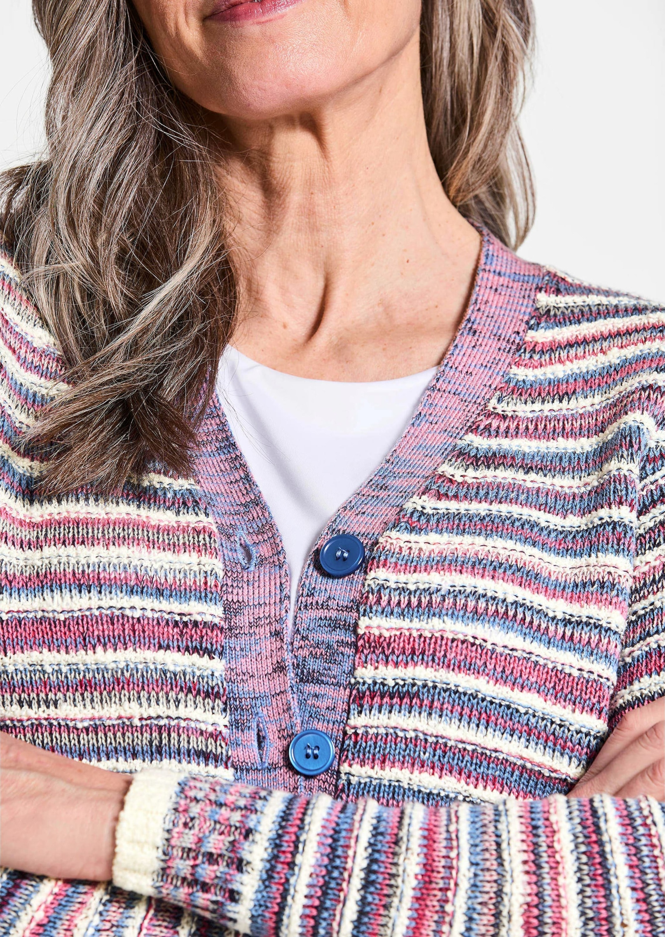 GOLDNER Strickjacke »Kurzgröße Langarm Jacke Damen mit Grafikmuster und V-Ausschnitt«