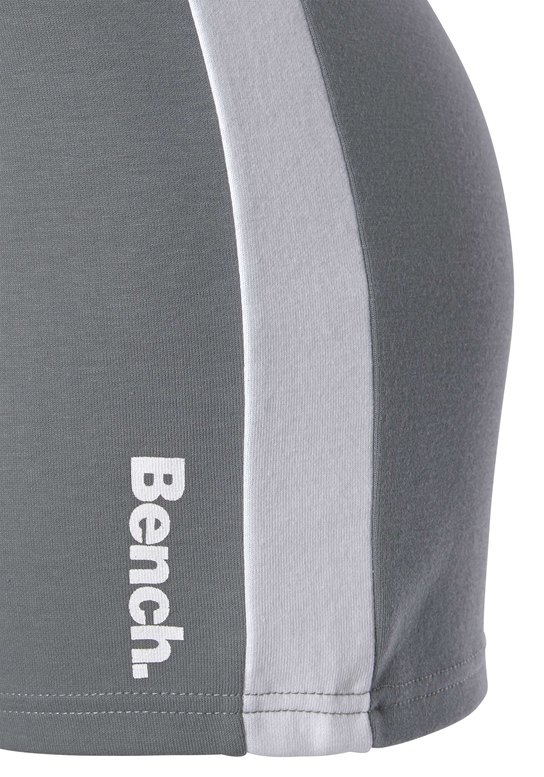 Bench. Loungewear Relaxshorts »-Kurze Hose«, mit Seitenstreifen, Loungeanzug