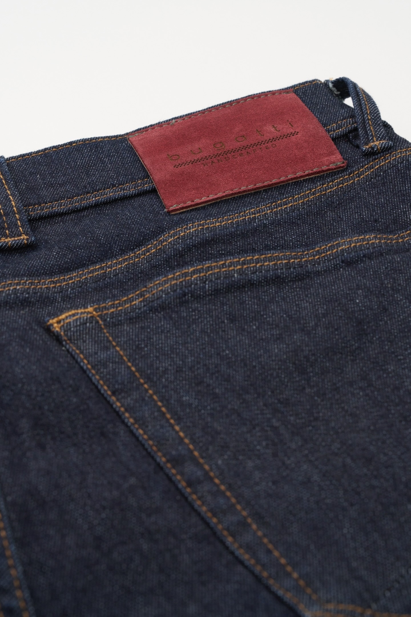 bugatti 5-Pocket-Jeans, mit dezenter Waschung