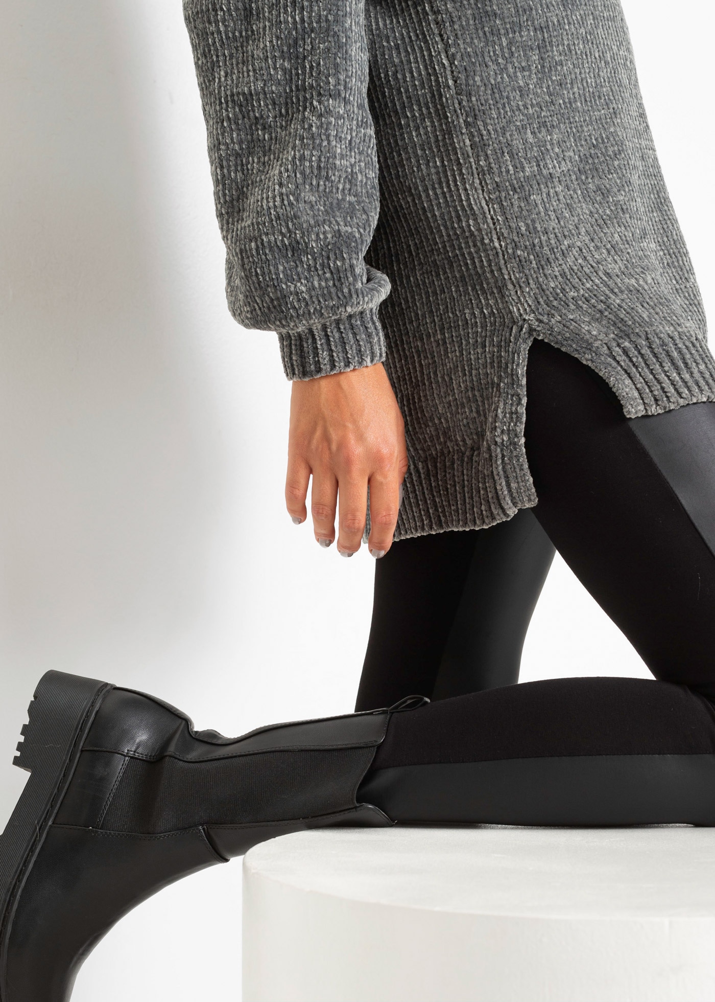 bonprix Longpullover »Chenille-Longpullover« aus Chenille, mit breitem U-Boot-Ausschnitt, hinten etwas länger