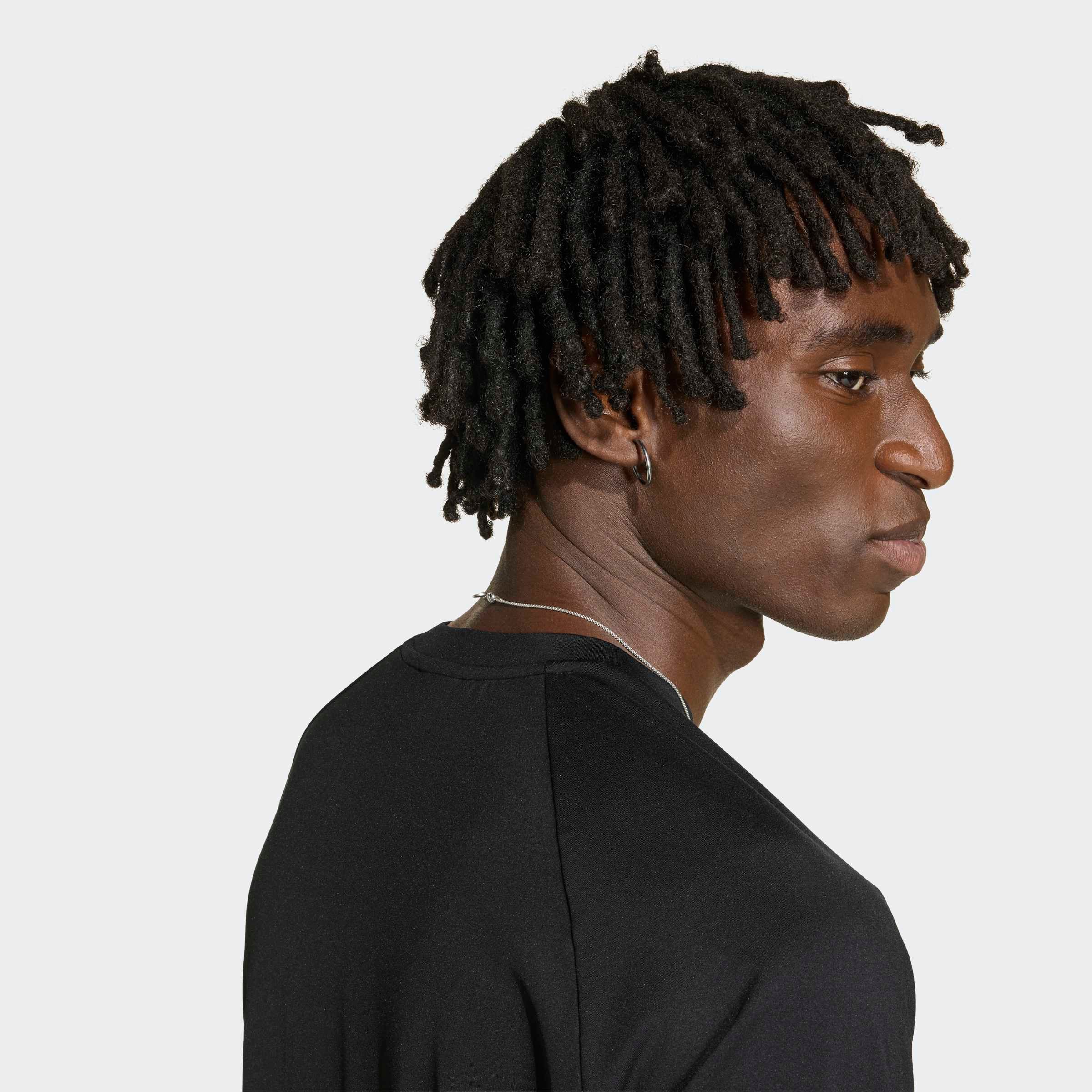 adidas Originals T-Shirt »TECH ESS POLY T« sportlicher Stil, ohne Verschluss, aus Polyester