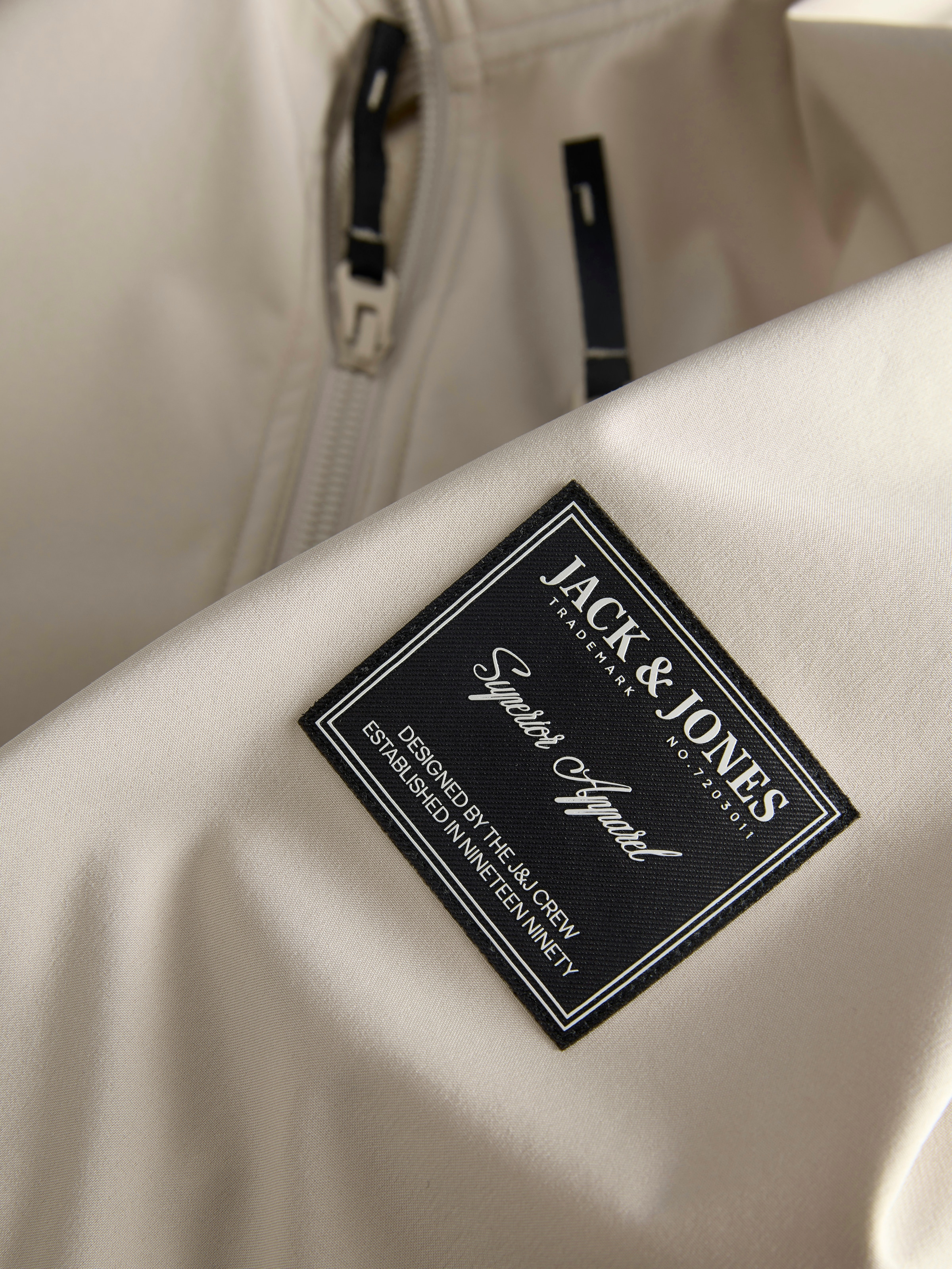 Jack & Jones Softshelljacke »JJEPARKER SOFTSHELL BOMBER SN« Softshelljacke, aus Polyester, modischer Fit, mit Brust-Reißverschluss
