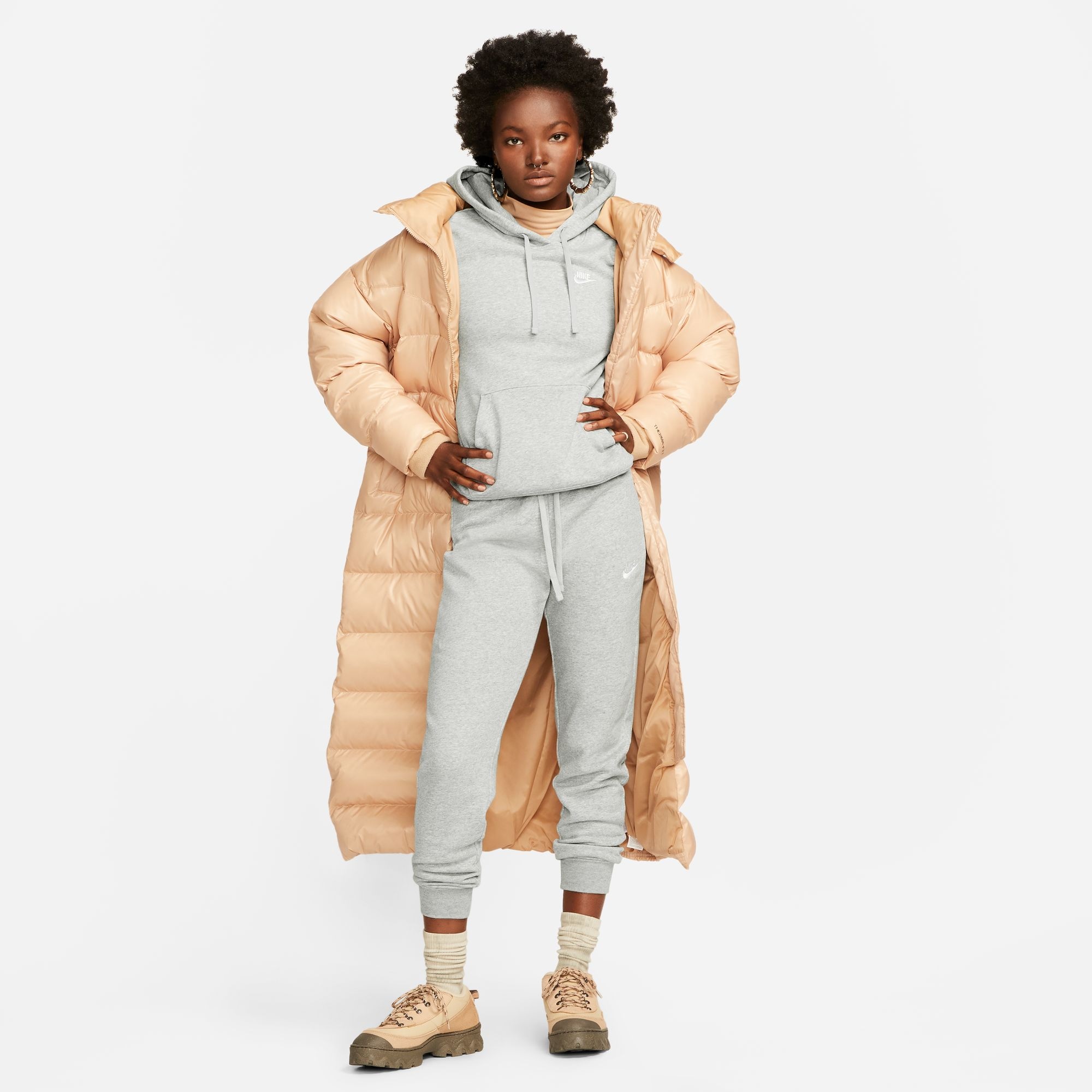 Nike Sportswear Jogginghose »Club Fleece Women's Mid-Rise Slim Joggers«, weiches Fleecematerial