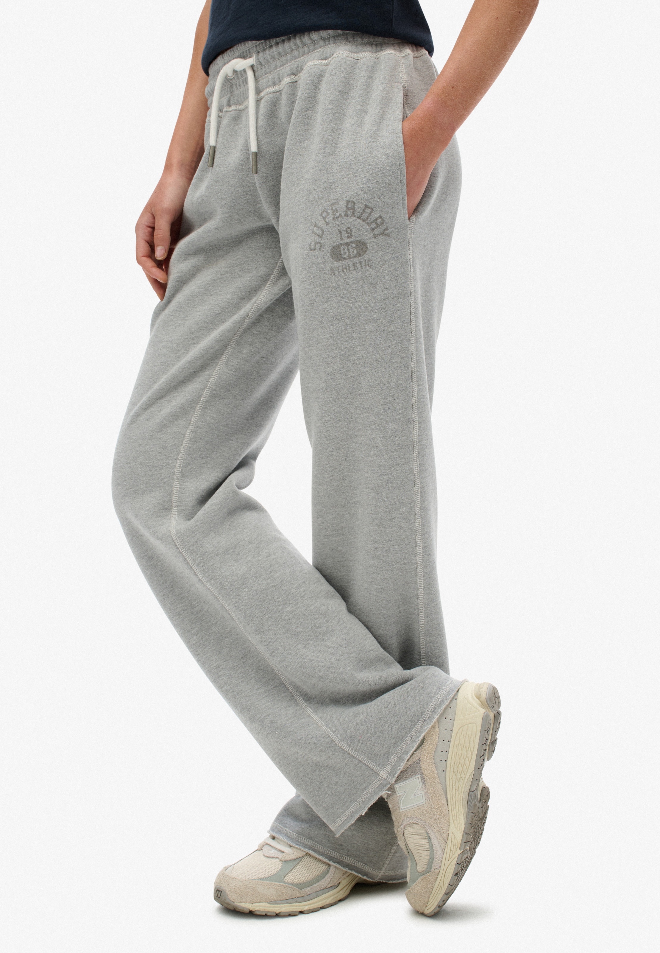 Superdry Sweathose »SU-ATHLETIC PRINT FLARE JOGGER«