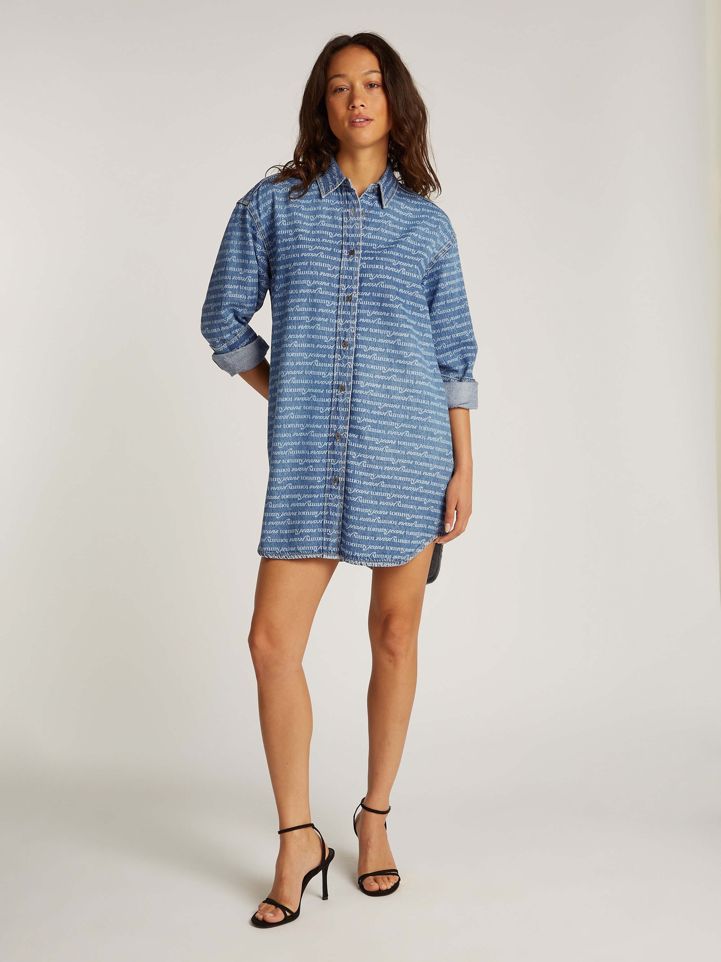 TOMMY JEANS Hemdblusenkleid »RELAXED SHIRT DRESS AI6056 EXT«, mit Allover-Brand-Muster