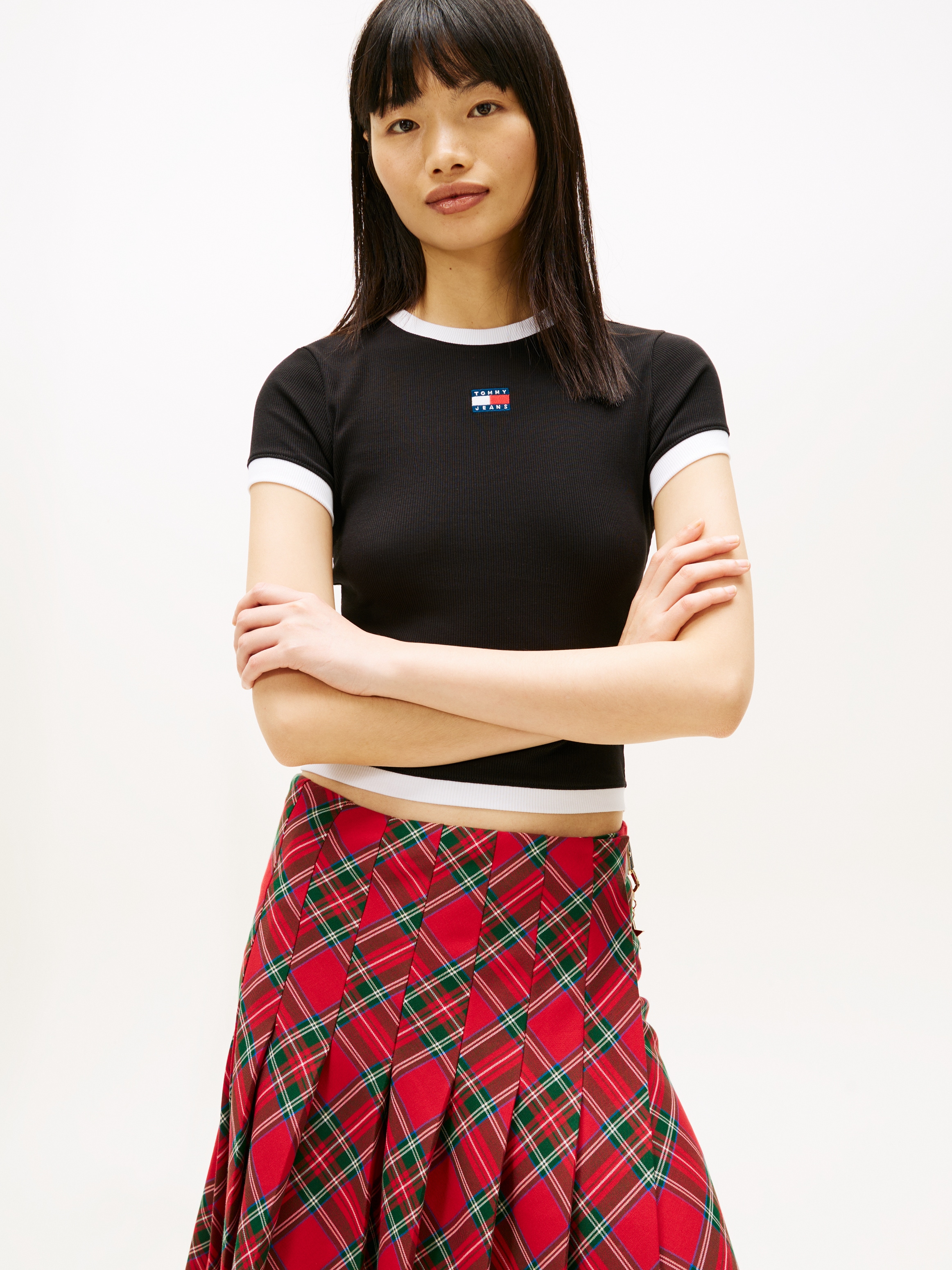 Tommy Jeans Kurzarmshirt »TJW SLIM SH BADGE SS RIB EXT« in gerippter Struktur