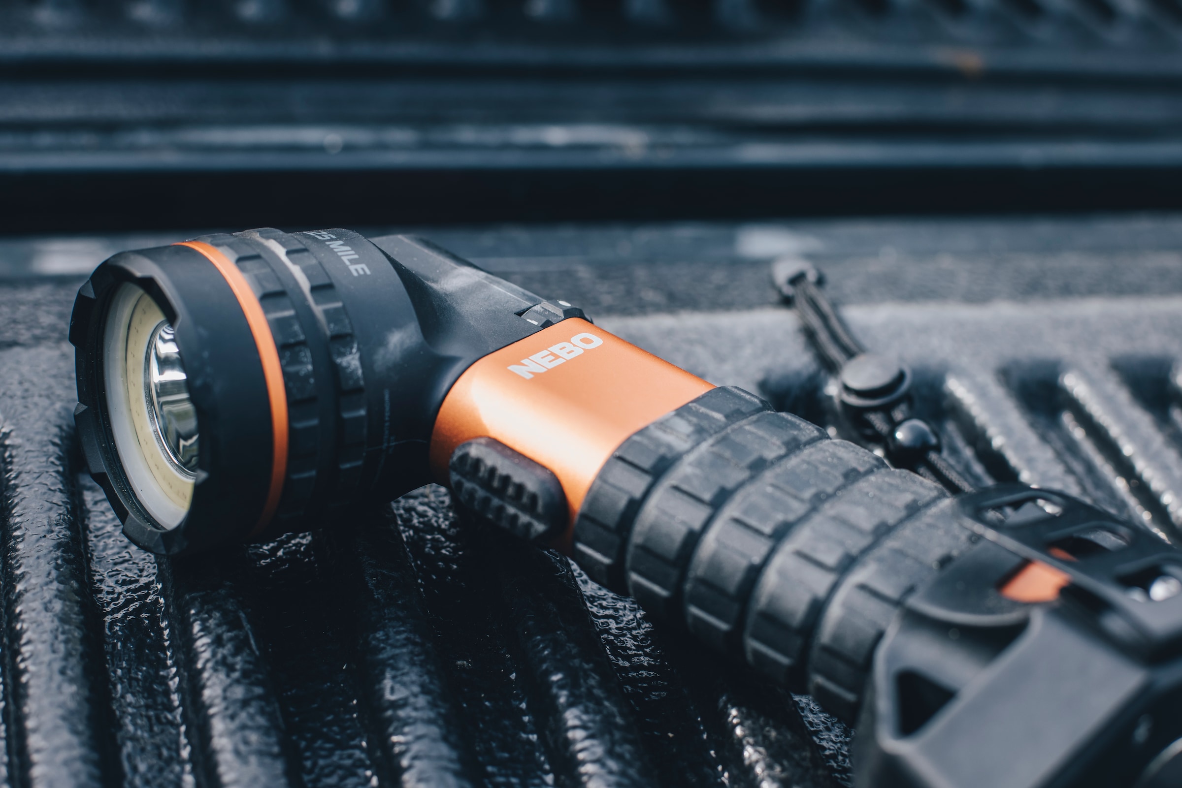 NEBO LED Taschenlampe »Nebo Master Series SL25« Taschenlampe inkl. Ladekabel,  400m Reichweite für 6,5 Stunden!
