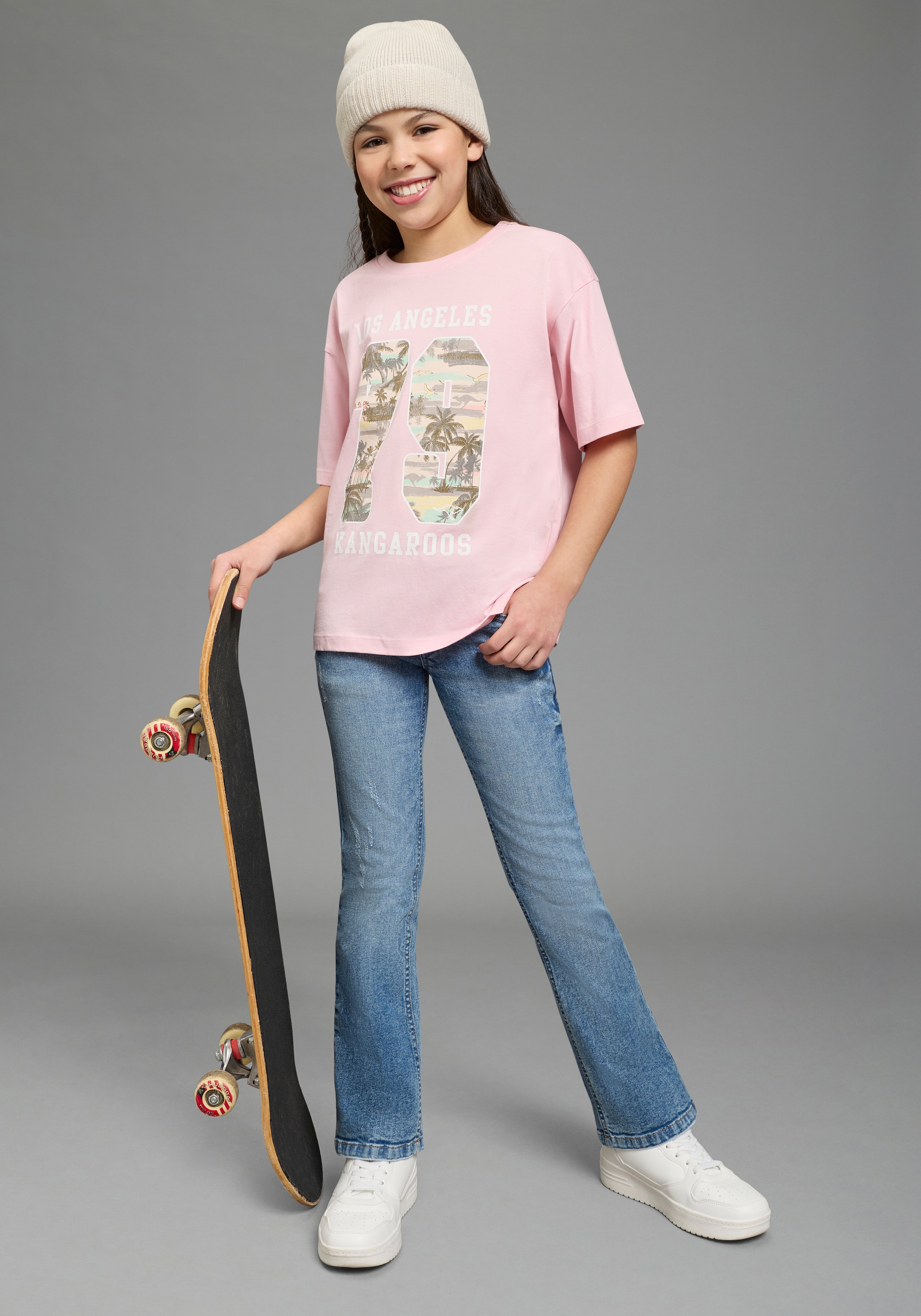 KangaROOS T-Shirt »Locker geschnittenes Shirt mit Palmenprint« lässige Passform, Kurzarm, bedruckt, aus Baumwolle