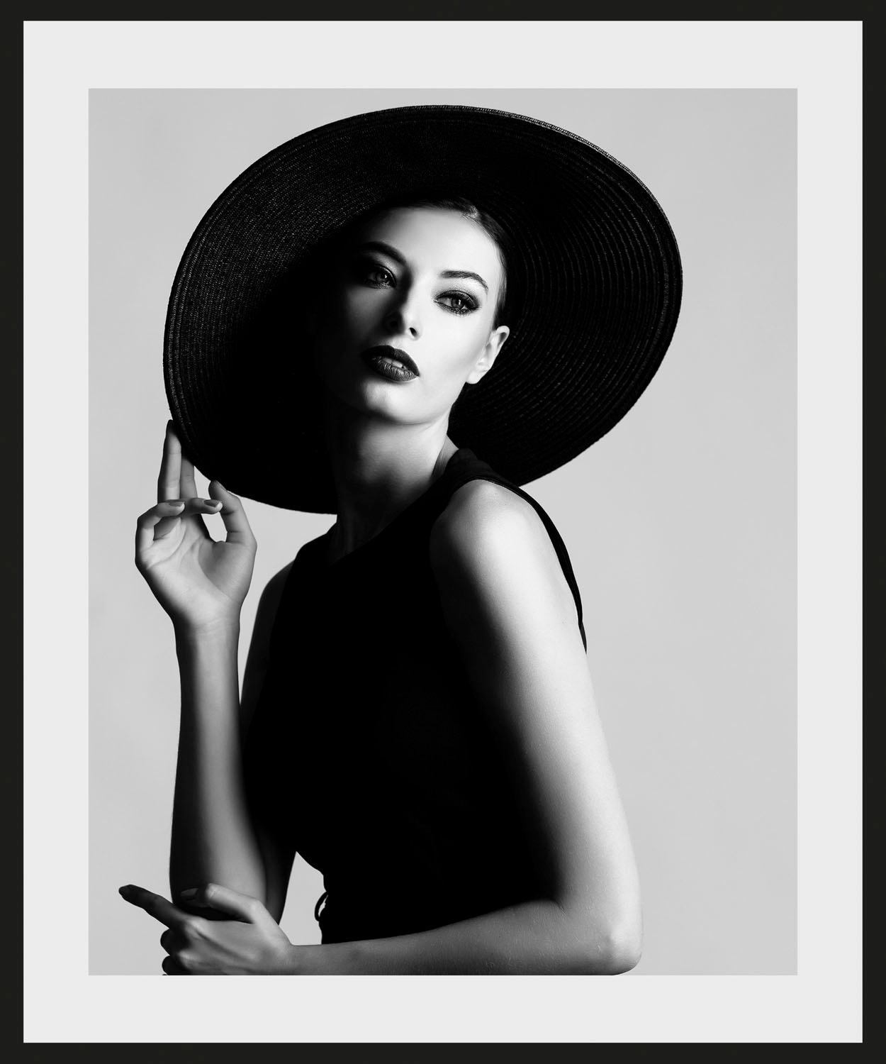 queence Poster »Evgenia«, Frau-Foto-Porträts-Portrait-Schwarz-Weiß-Bilder von Frauen-Fashion-Mode-Magazincover, (1 St.), HD Premium Druck