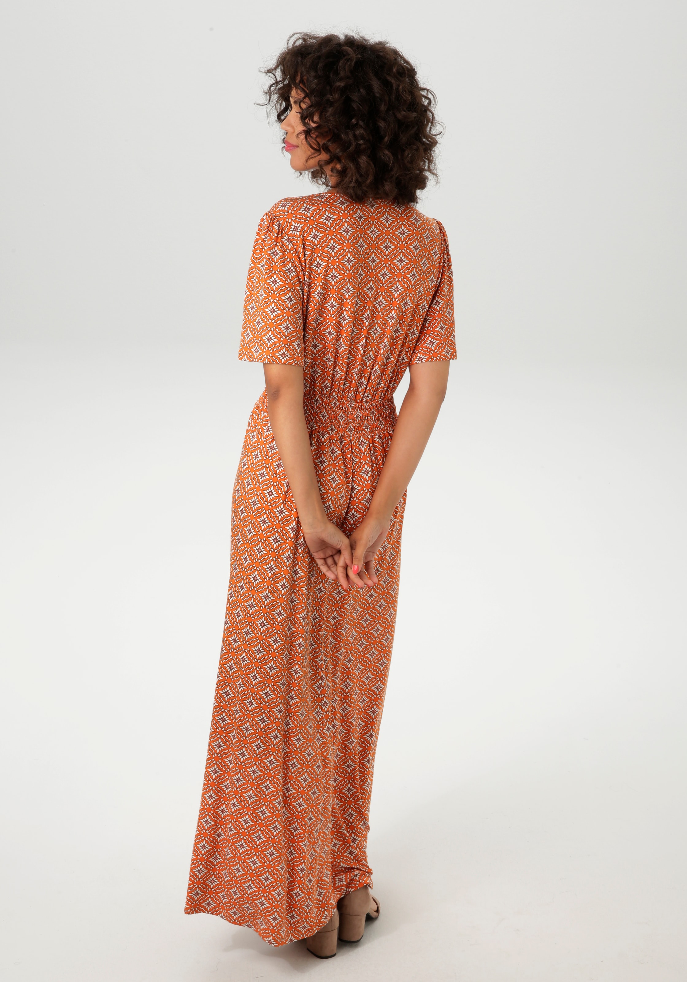 Aniston CASUAL Maxikleid, mit extravaganten, grafischen Muster