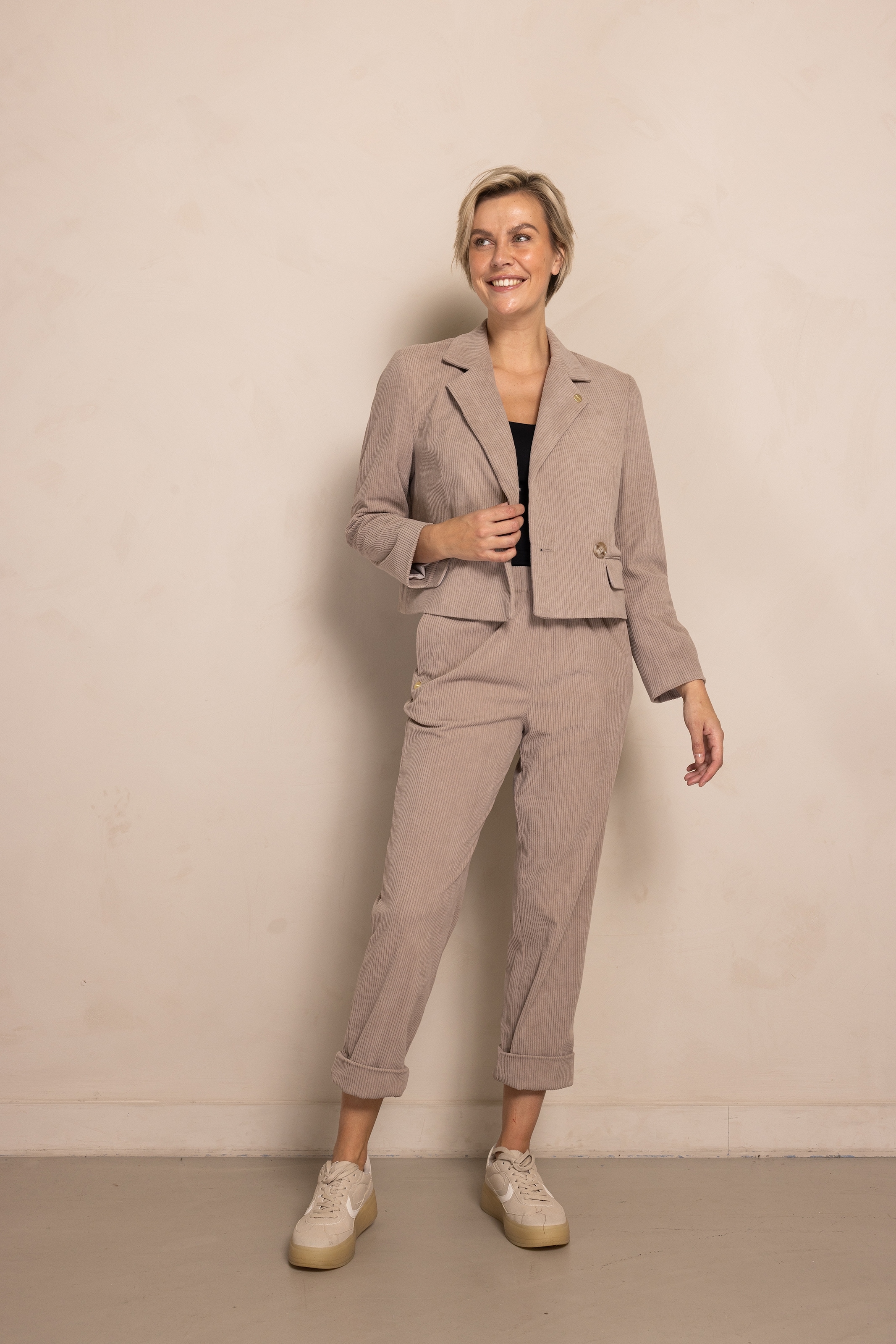 Zhrill Kurzblazer »Cord ZHJOJO« lässiger Stil, gerade Passform, aus Polyester, mit Reverskragen