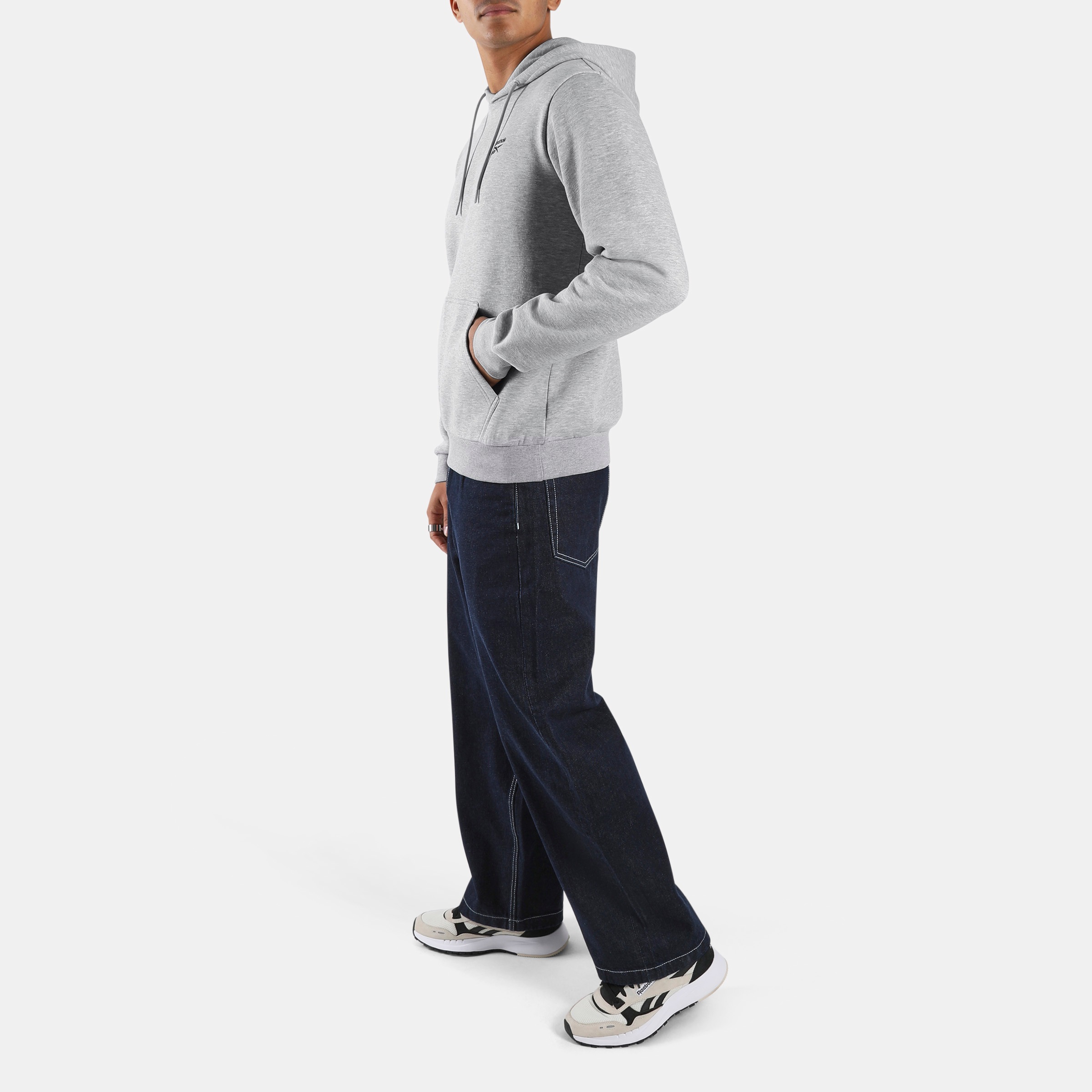 Reebok Kapuzensweatshirt »NOAH SMALL LOGO HOODY«, mit Kapuze, aus Baumwolle und Polyester, in mehreren Größen erhältlich

