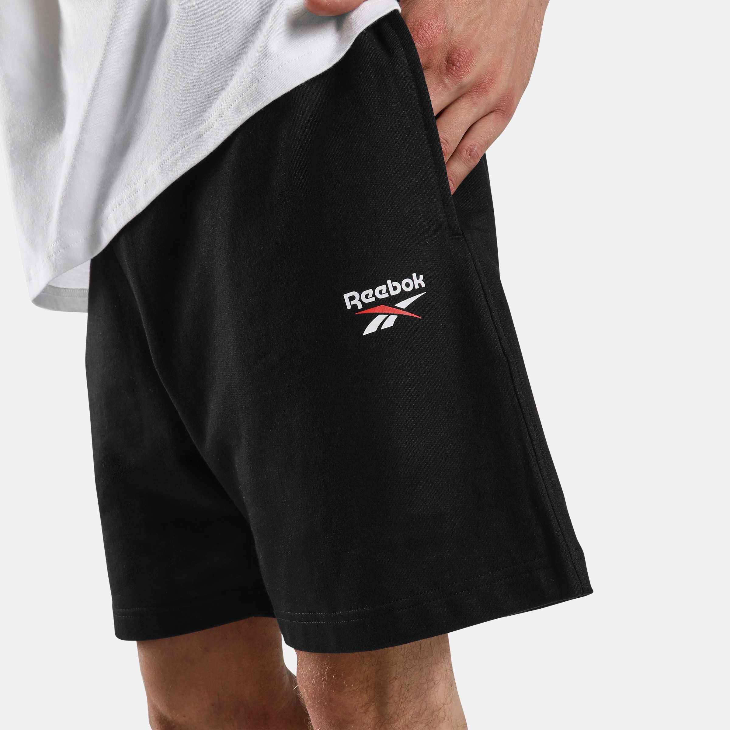 Reebok Sweatshorts »ID SMALL LOGO SHORTS«  sportlicher Look, für Sportmode und Streetwear
