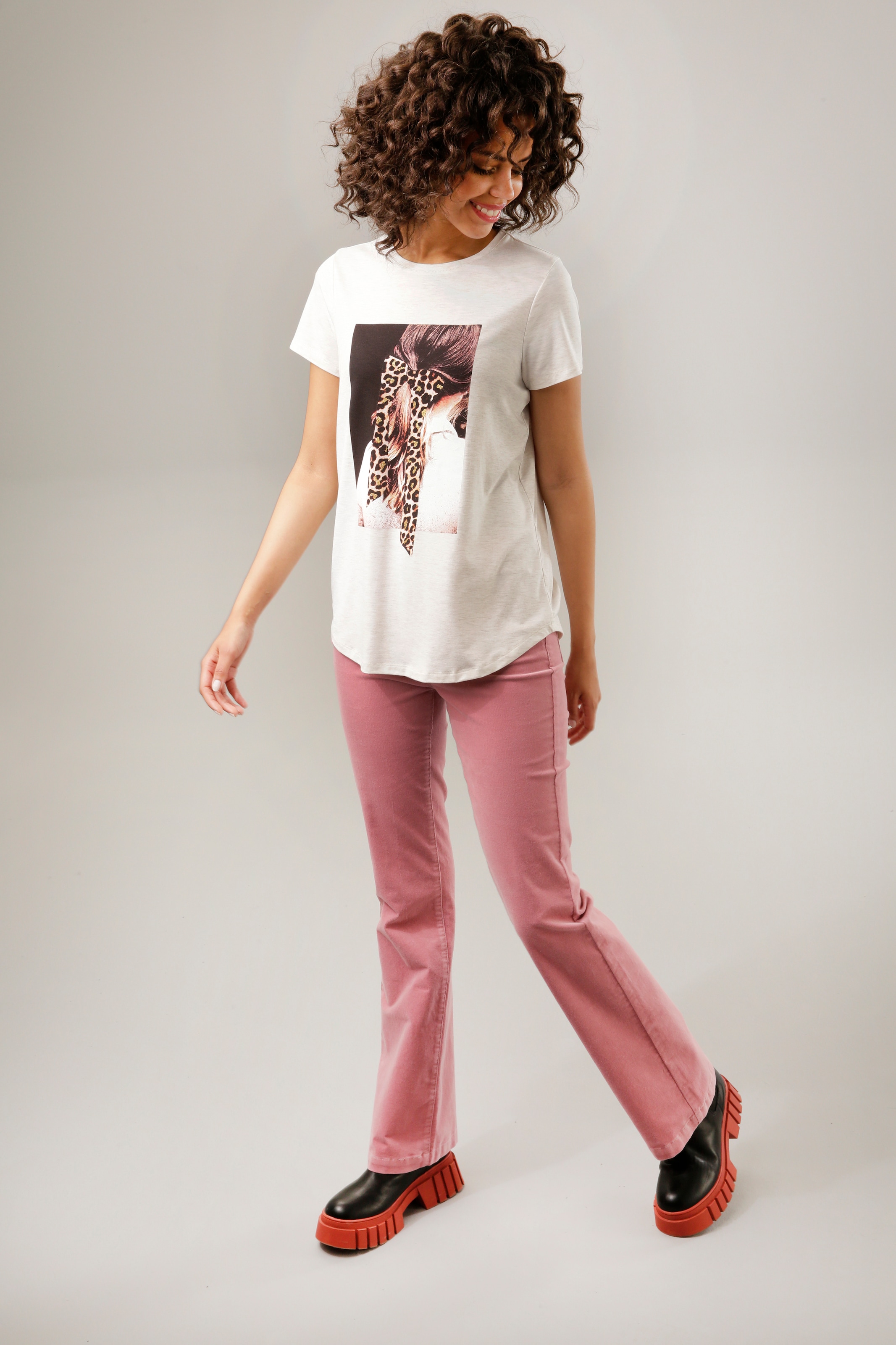 Aniston CASUAL T-Shirt, mit Glitzer verziertem Frontdruck bei ♕