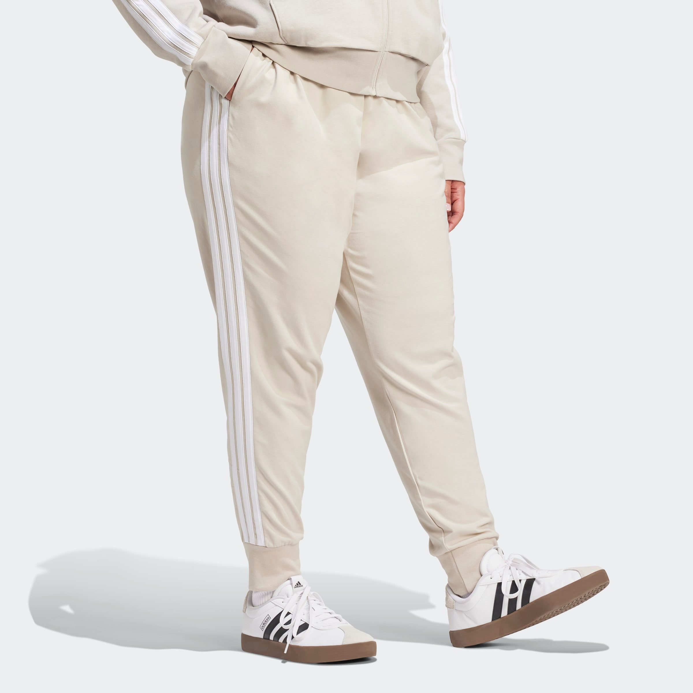 adidas Sportswear Sporthose »ESSENTIALS 3-STREIFEN JOGGER- (GROSSE GRÖSSEN)«