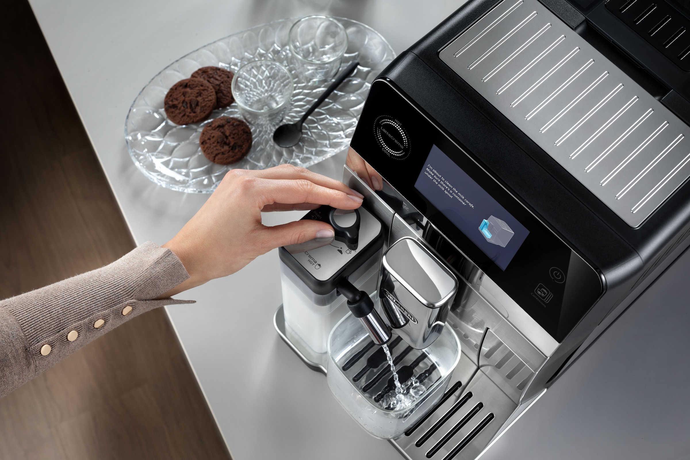 De'Longhi Kaffeevollautomat »Eletta Ultra ECAM470.75.GXB - 50 eiskalte & heiße Kaffeerezepte« Bis zu 65% leiser als Vorgängermodelle, 2 Milchbehälter, Cold Brew