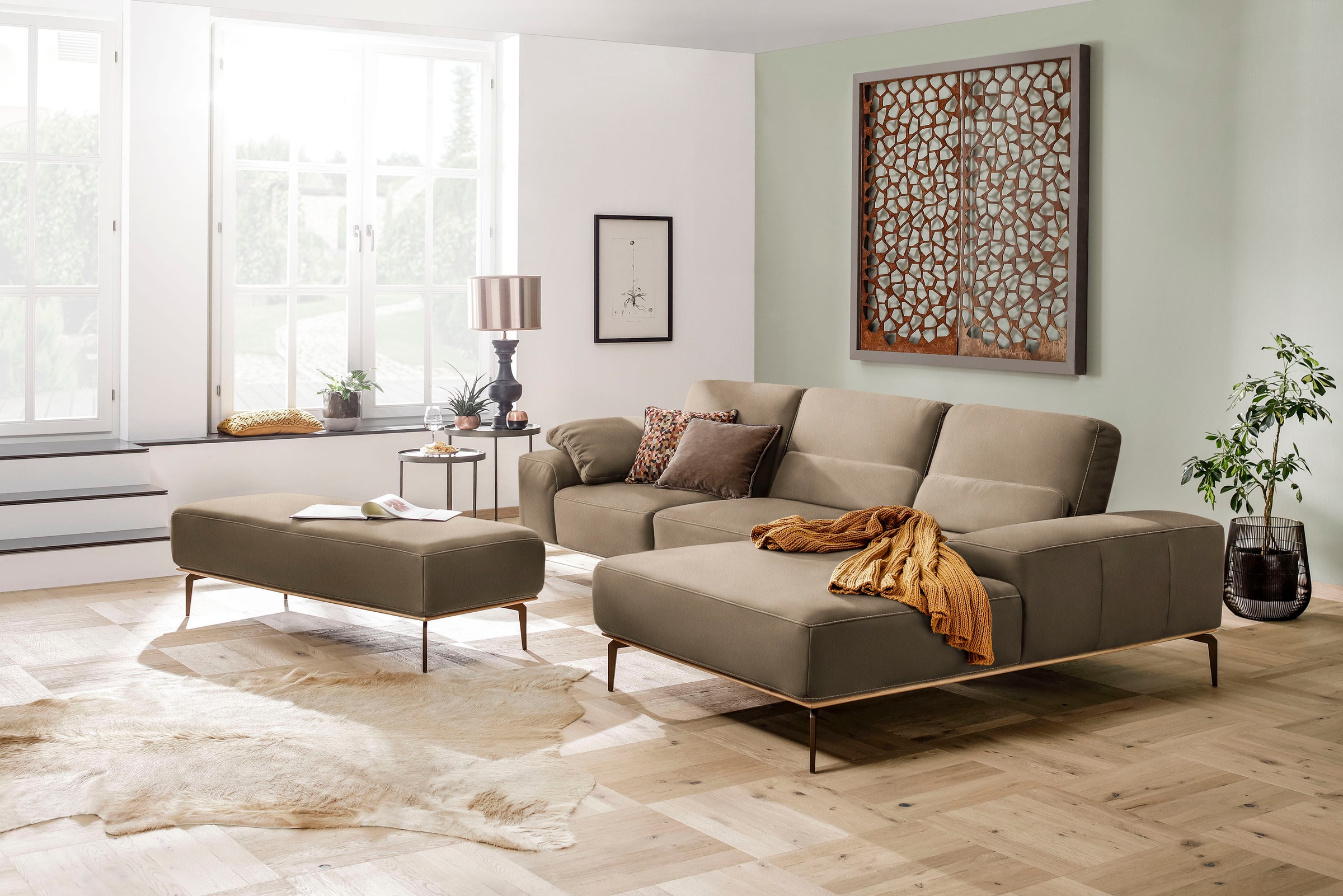 W.SCHILLIG Ecksofa »run, Designsofa mit tollem Sitzkomfort, bequem, L-Form«, mit Holzsockel, Füße in Bronze pulverbeschichtet, Breite 319 cm