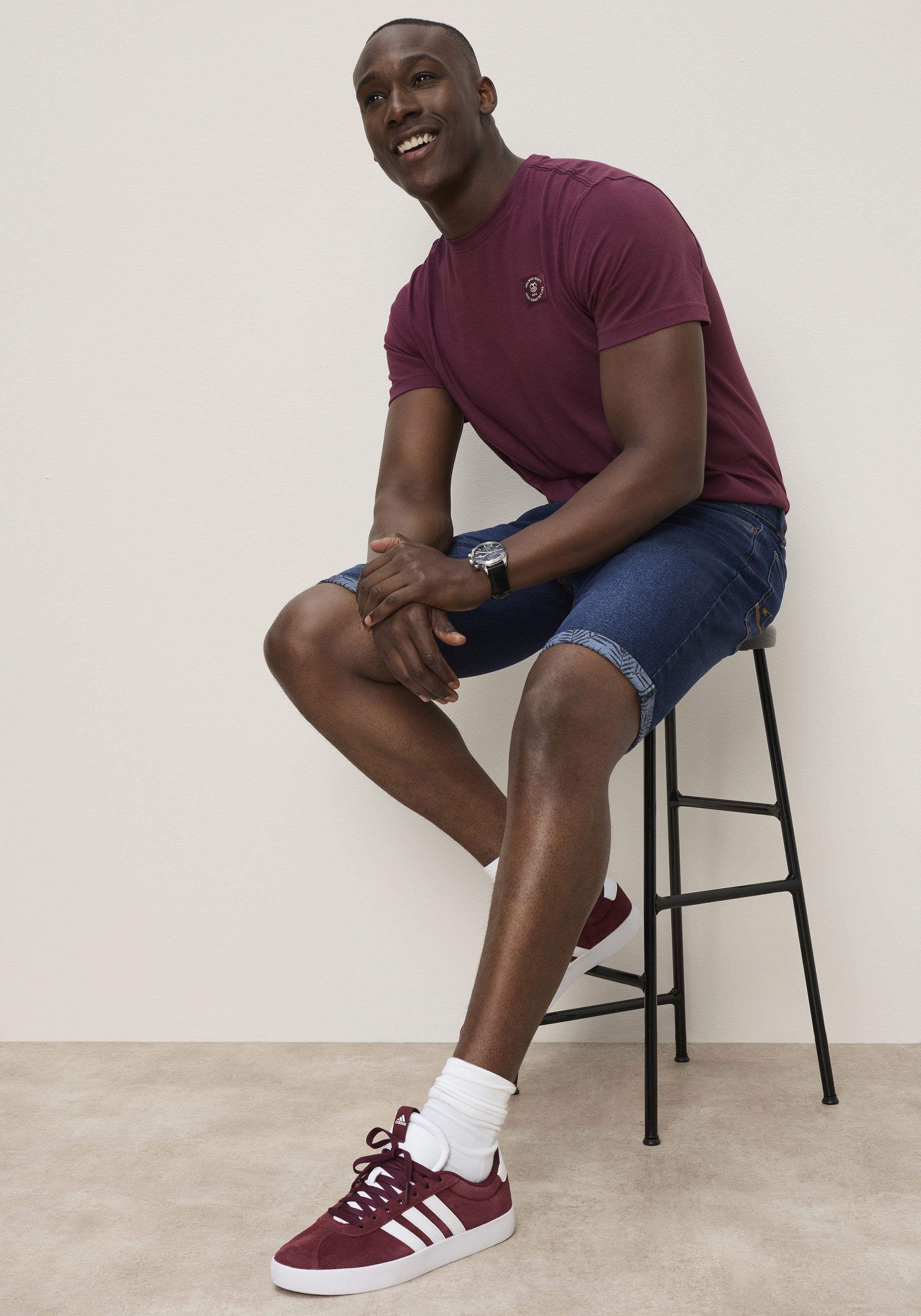 DELMAO Jeansshorts gerade geschnittene Beine, Regular-Fit, kniefreie Länge