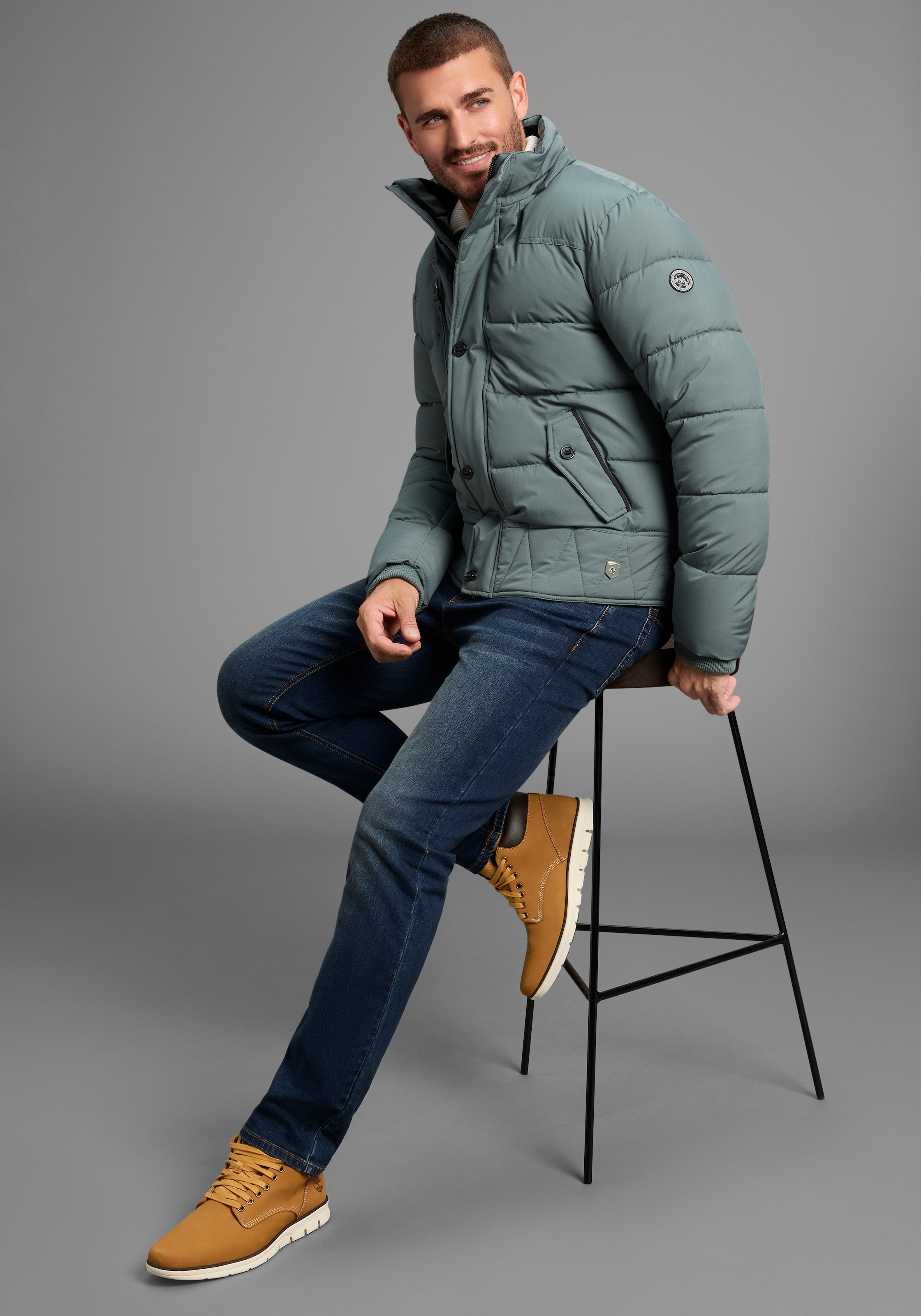 Bruno Banani Steppjacke, mit Kapuze, Winterjacke mit Fellimitat und abnehmbarer Kapuze