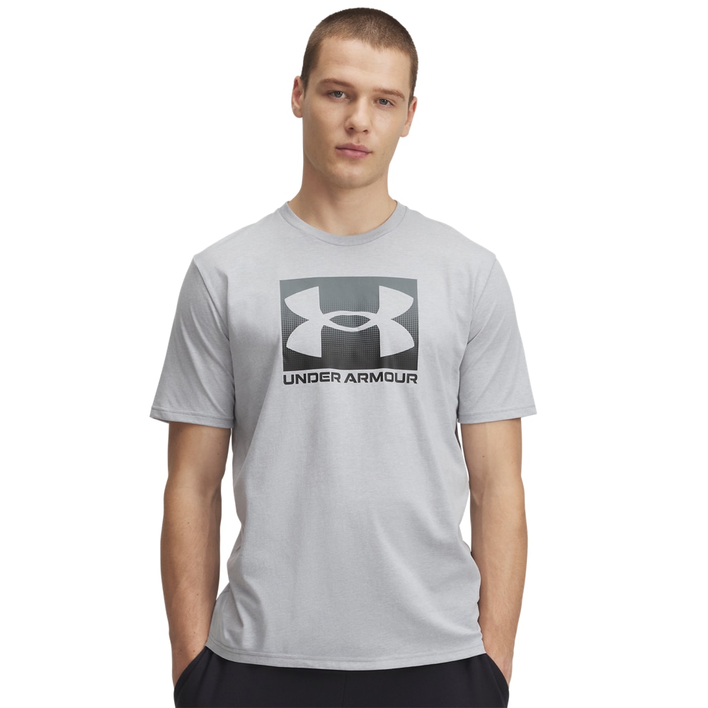 Under Armour® T-Shirt »UA M BOXED SPORTS UPDATED SS« sportlicher Stil, Rundhalsausschnitt, aus Baumwolle und Polyester