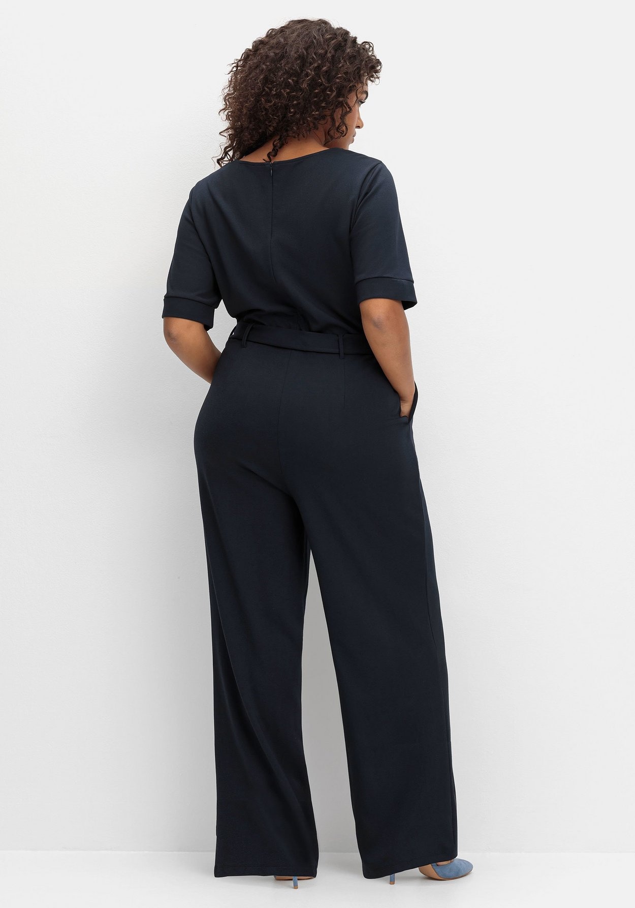 Sheego Jumpsuit »Jumpsuit mit Bindegürtel und weitem Bein«