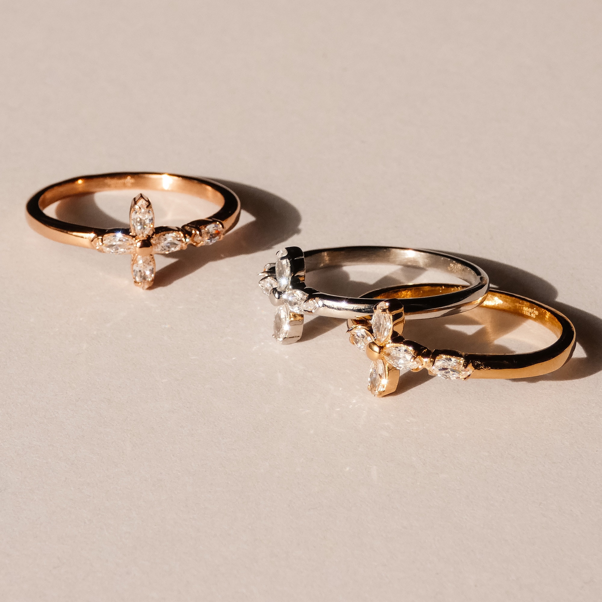 Tamaris Fingerring »Cross, Kreuz-Design« mit Zirkonia (synth.)