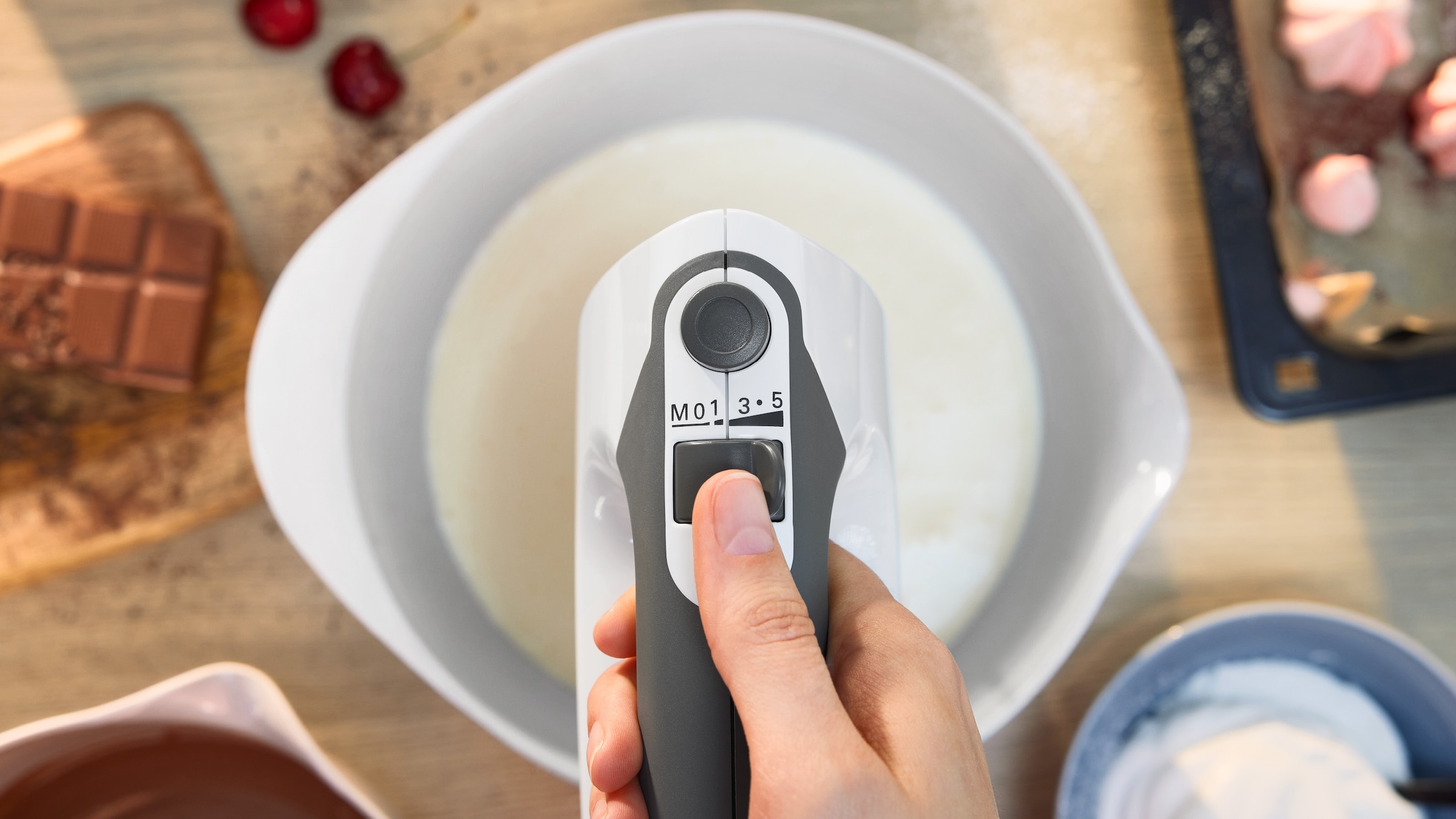 BOSCH Handmixer »ErgoMixx MFQ37470, Edelst. Rührbesen/Knethaken, 5 Stufen, weiß«, 750 W, Turbostufe, Mixfuß, leichtes Gehäuse, Made in Europe