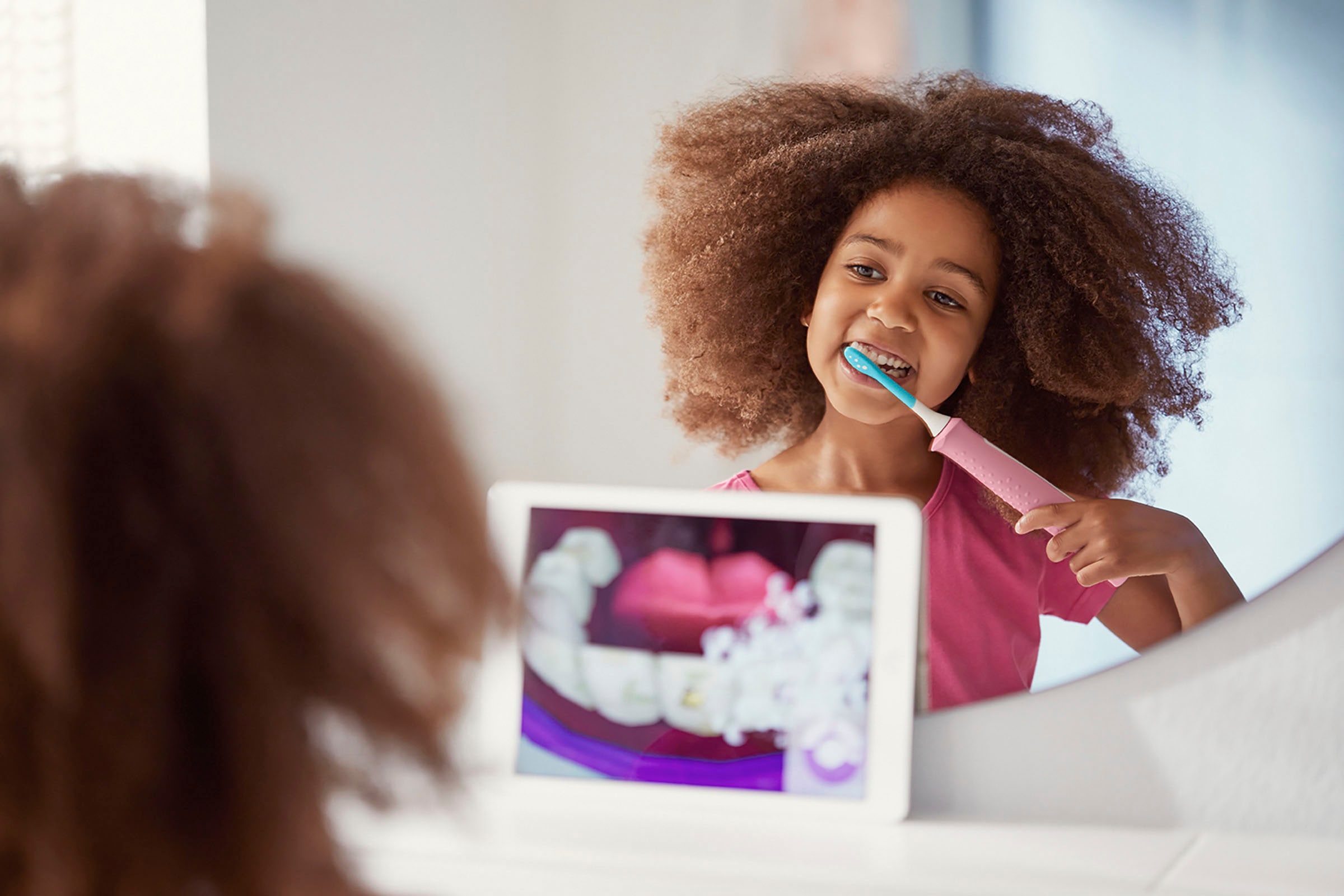 Philips Sonicare Elektrische Kinderzahnbürste »HX6352/42«, 2 St. Aufsteckbürsten, mit interaktiver Zahnputz-App