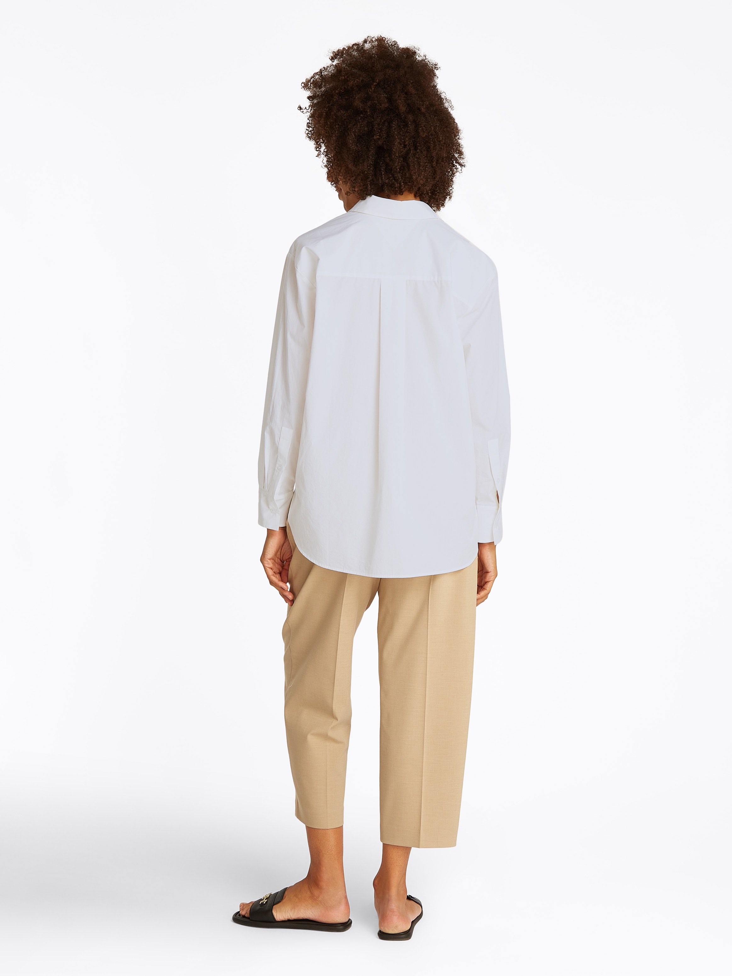 Tommy Hilfiger Hemdbluse »ESS POPLIN EASY FIT SHIRT«, Hinten länger geschnitten mit abgerundetem Saum