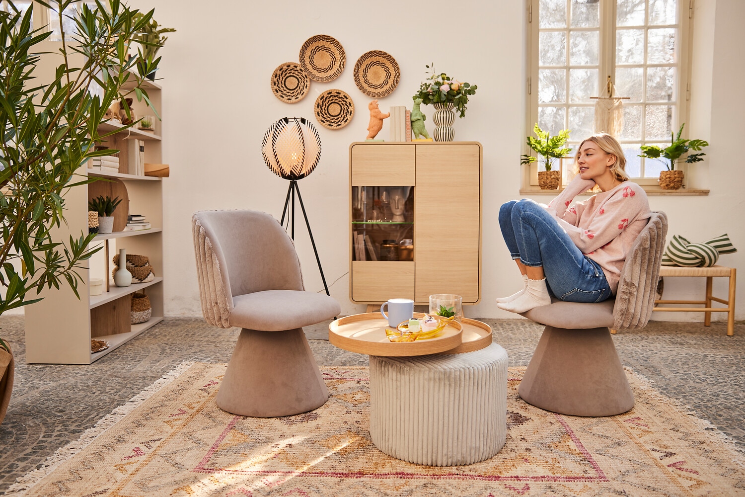 Home affaire Vitrine »Torsby, moderne Glasvitrine, Stauraumelement, Schrank« abgerundete Ecken, ausreichend Stauraum, vielseitig einsetzbar