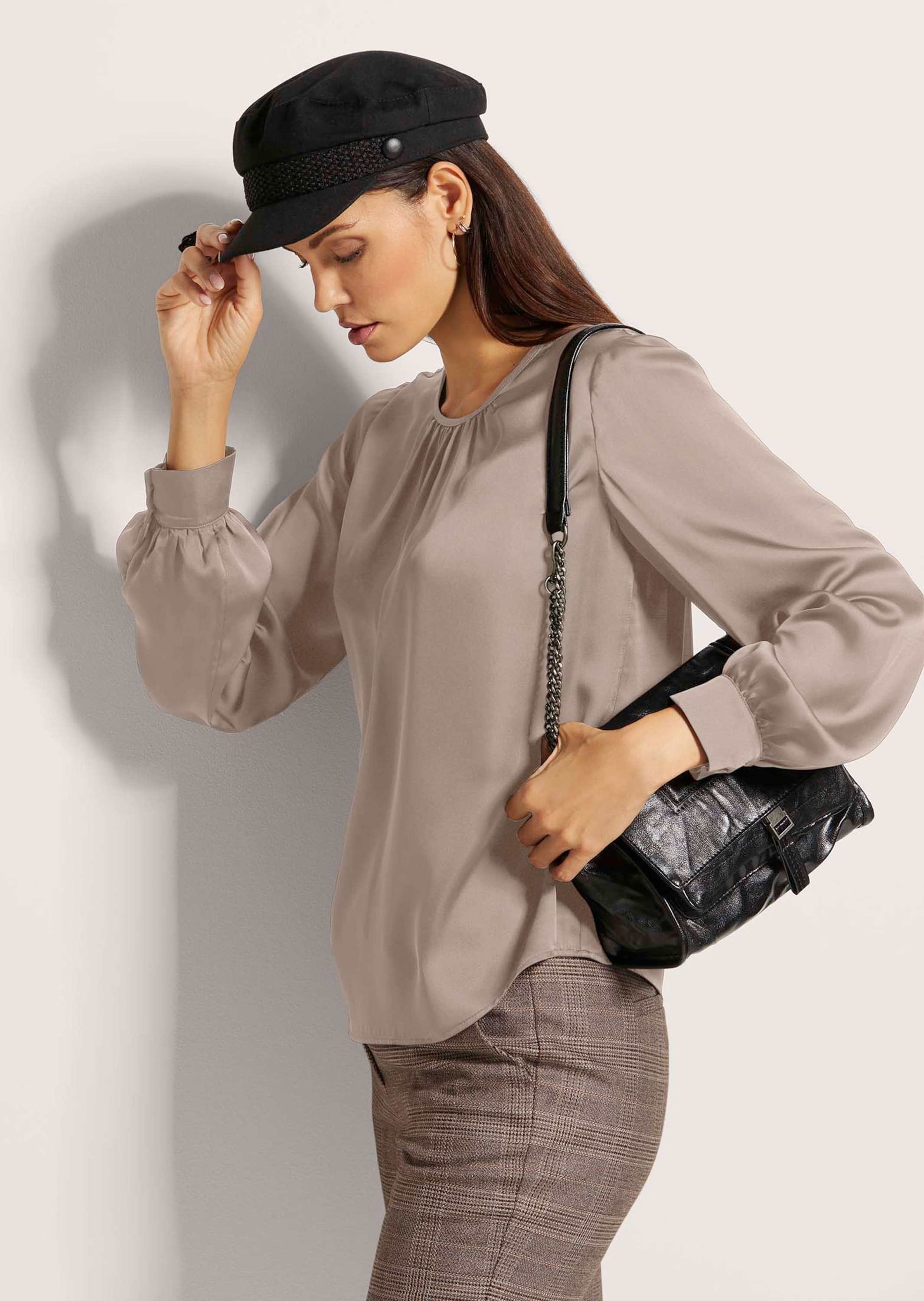 MADELEINE Langarmbluse »Bluse Raffinierte Faltenbluse mit Rundhalsausschnitt« mit Kräuselung am Ausschnitt