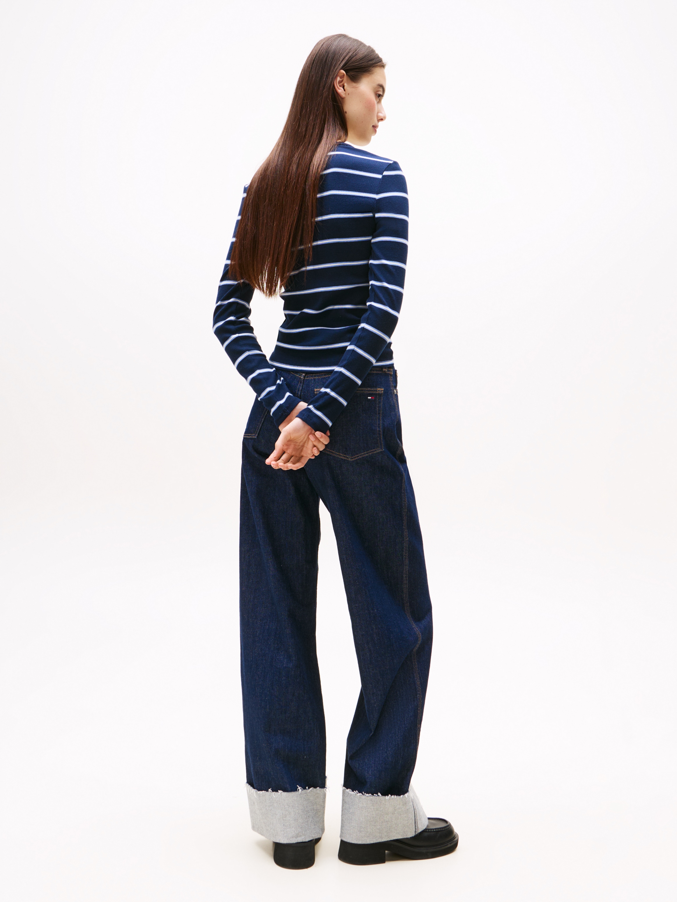 Tommy Jeans Langarmshirt »TJW SLIM ESSENTIAL RIB LS«, mit Logostickerei