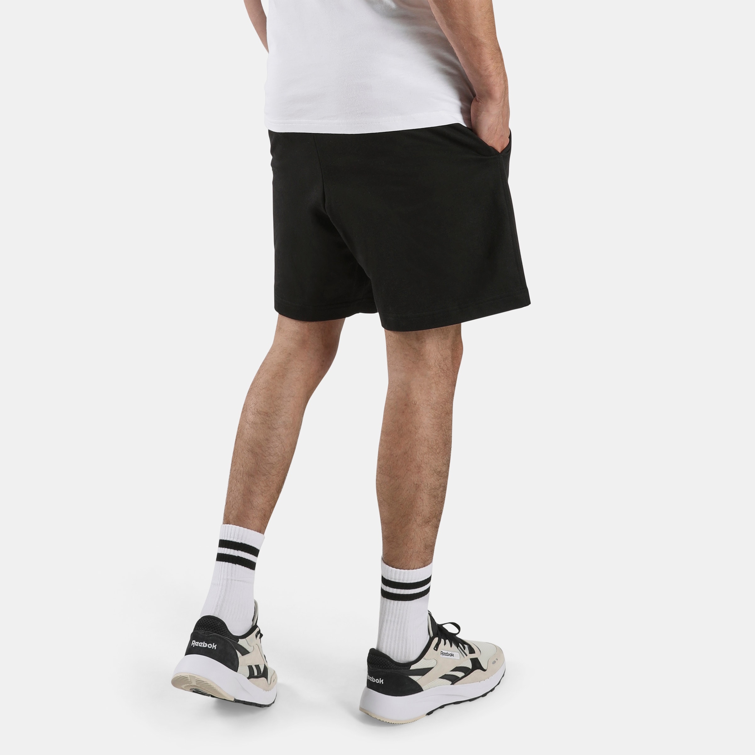 Reebok Sweatshorts »ID SMALL LOGO SHORTS«  sportlicher Look, für Sportmode und Streetwear
