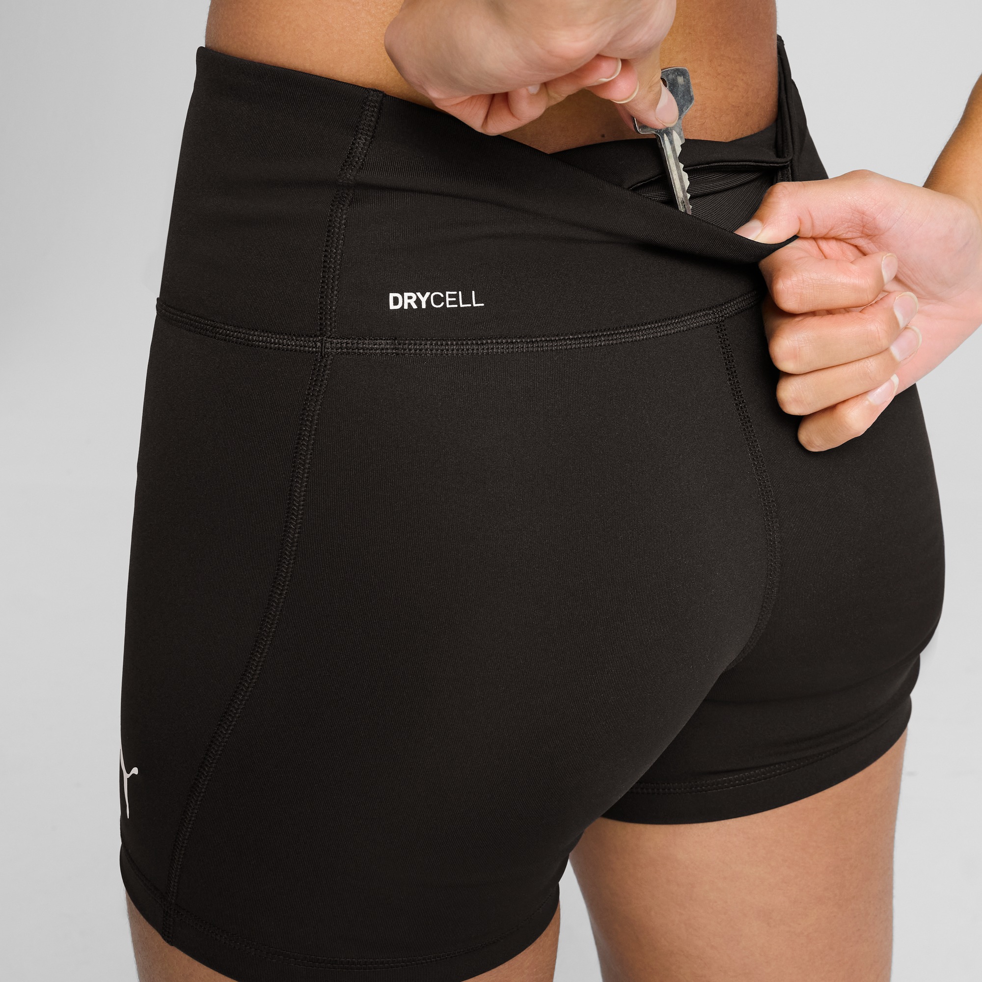 PUMA Trainingsshorts »W TAD ESSENTIAL HW 5" SHORT TIGHT«