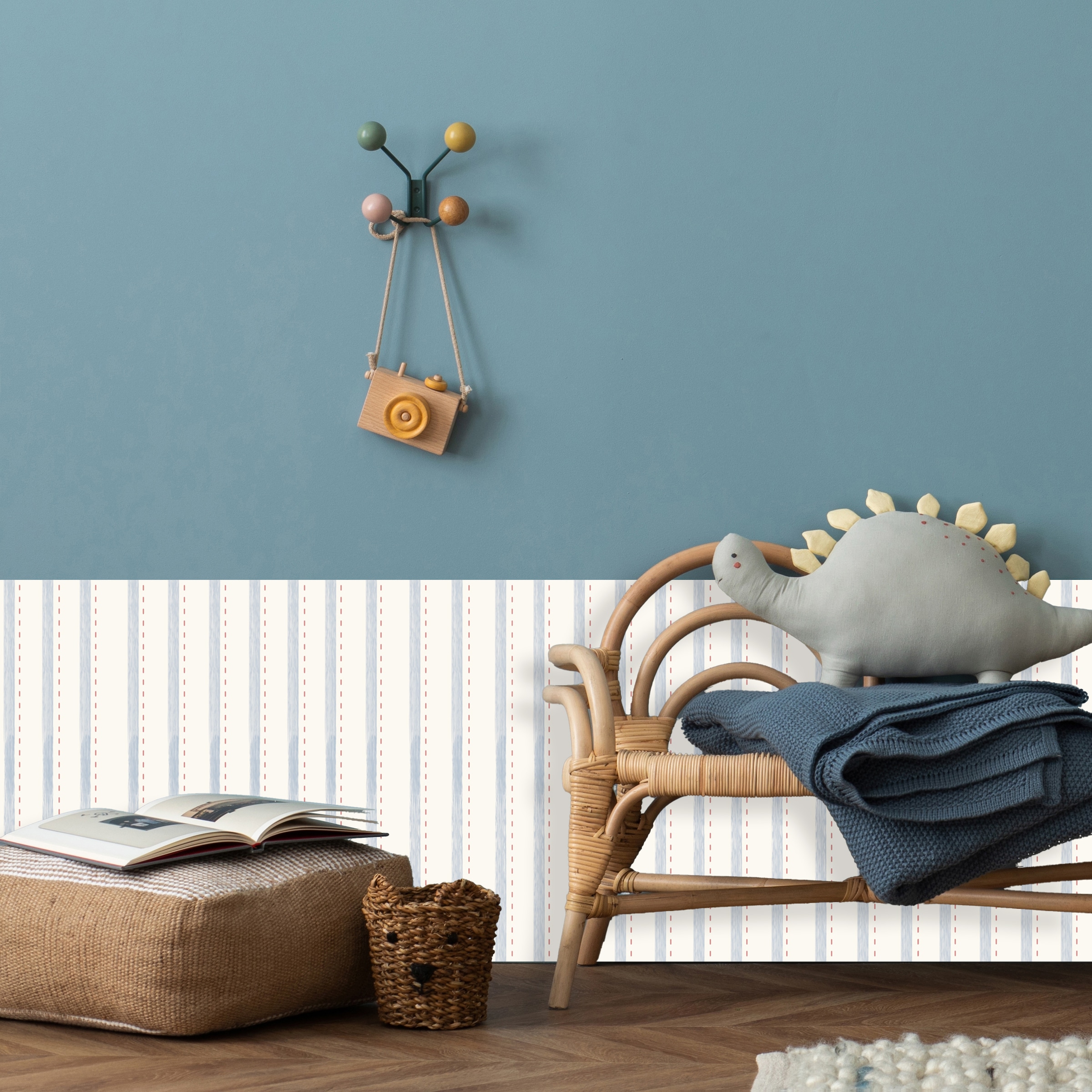 queence Bordüre »Wandbordüre Hellblau und Rot 250x90cm« Nadelstreifen | Streifen | bedruckt | gepunktet | gestreift | mehrfarbig | natürlich | seidenmatt glatt