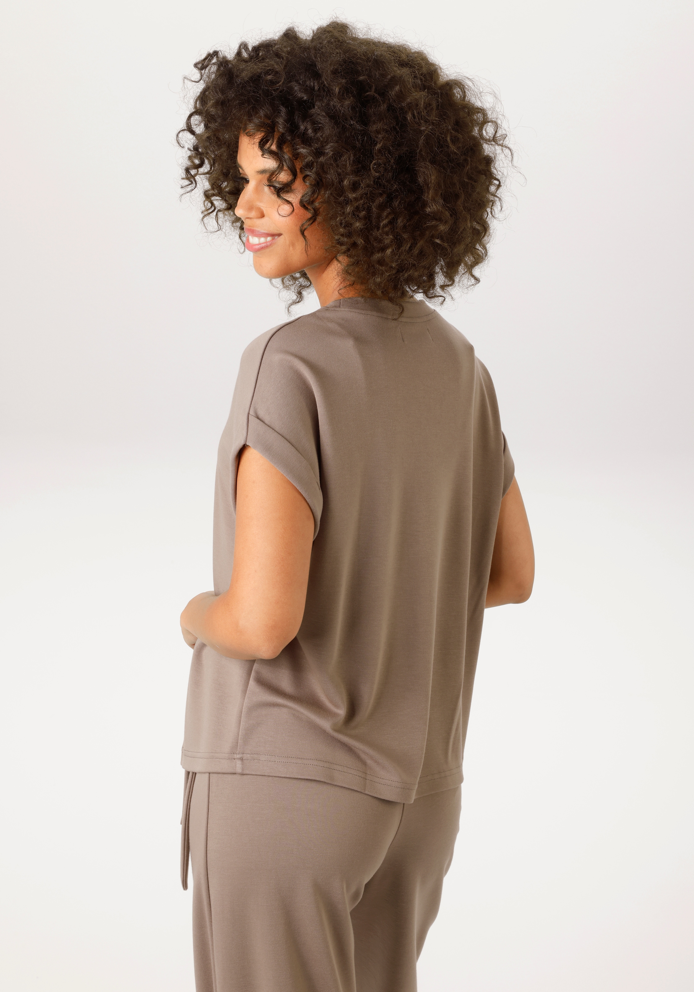 Aniston CASUAL T-Shirt mit fixiertem Ärmel-Umschlag - NEUE KOLLEKTION