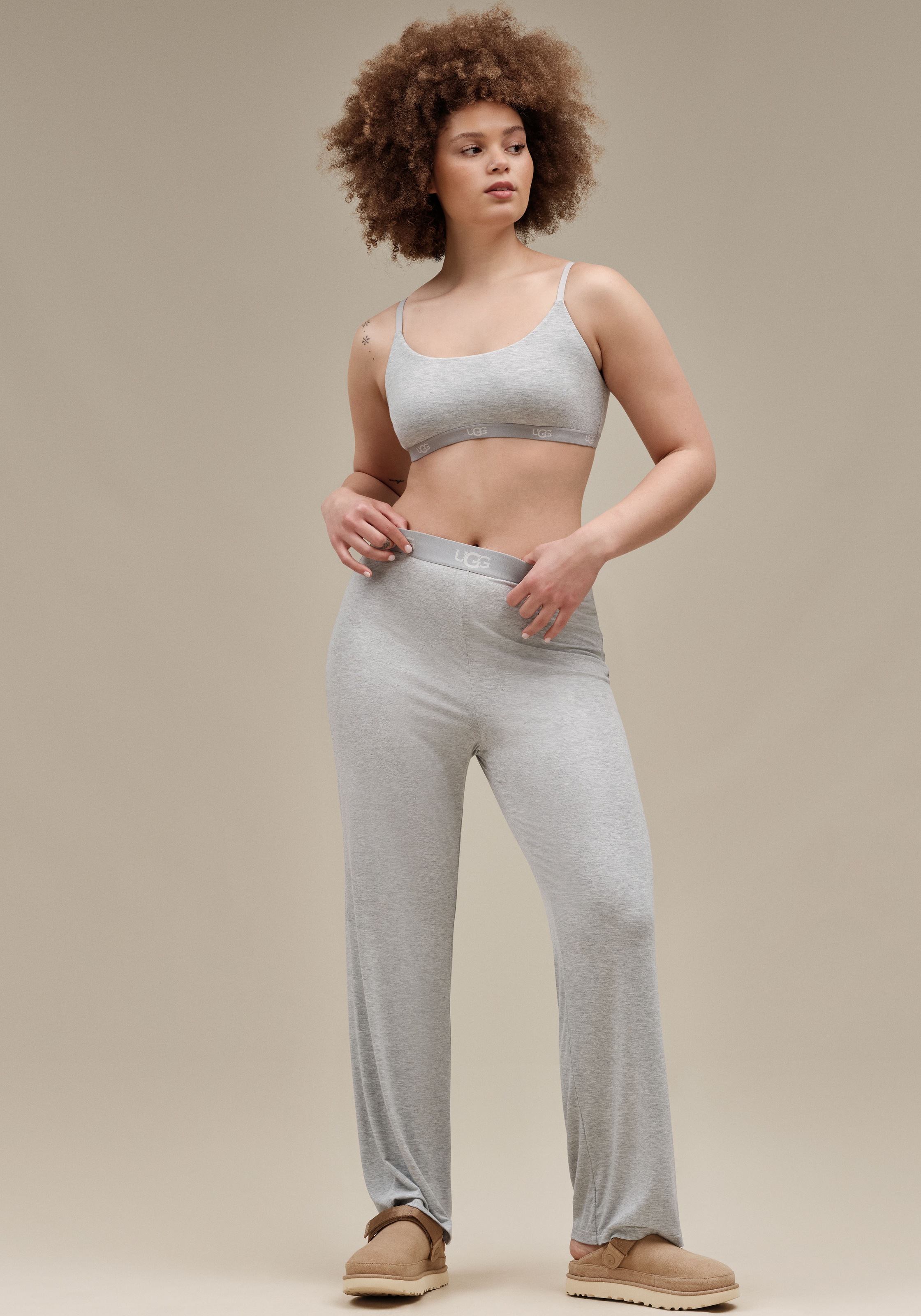 UGG Bralette »Estella Bralette«, Satinband mit Markenlogo