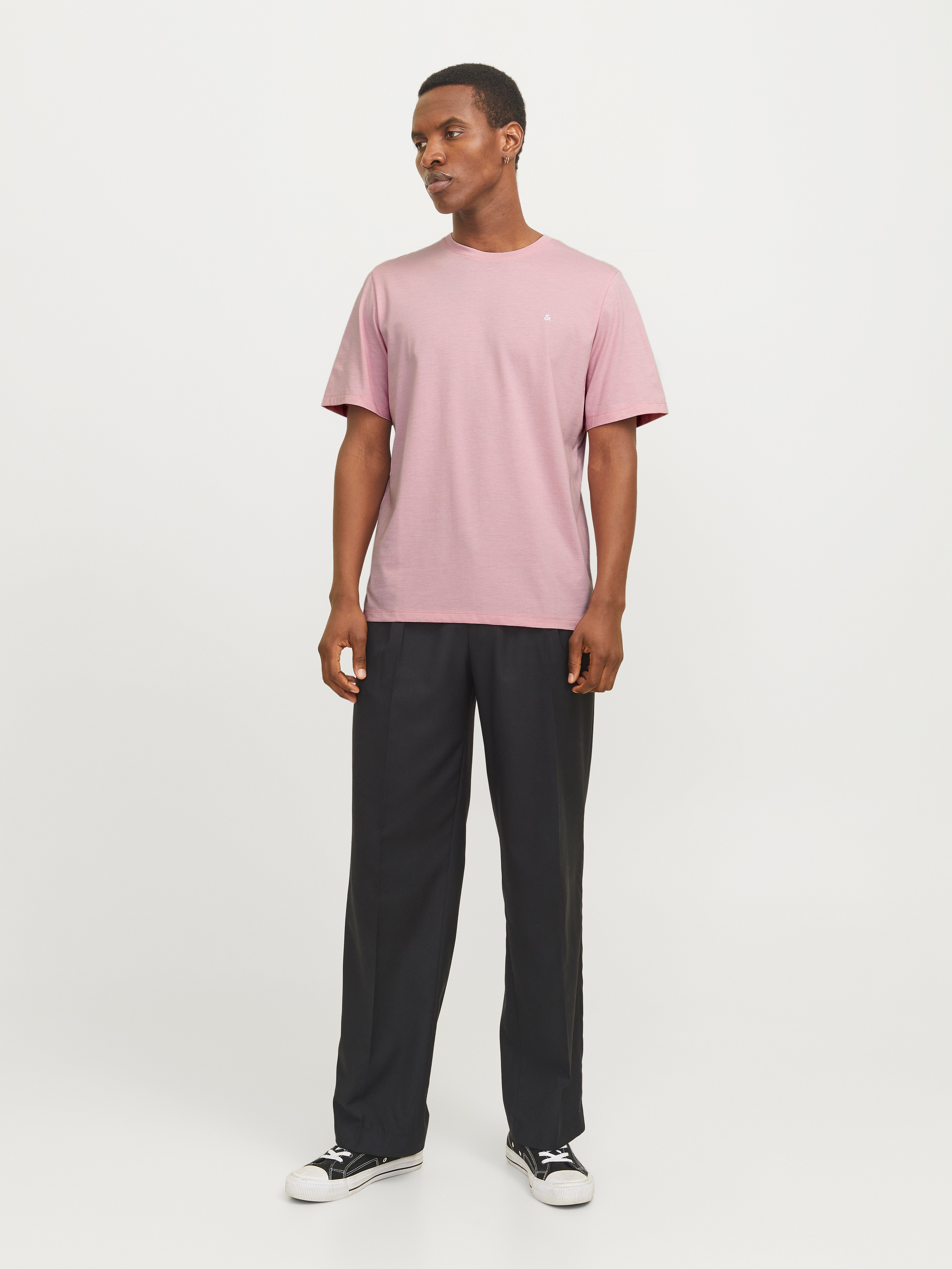 Jack & Jones Rundhalsshirt »JJEPAULOS TEE SS CREW NECK NOOS«, mit Logo Stickerei