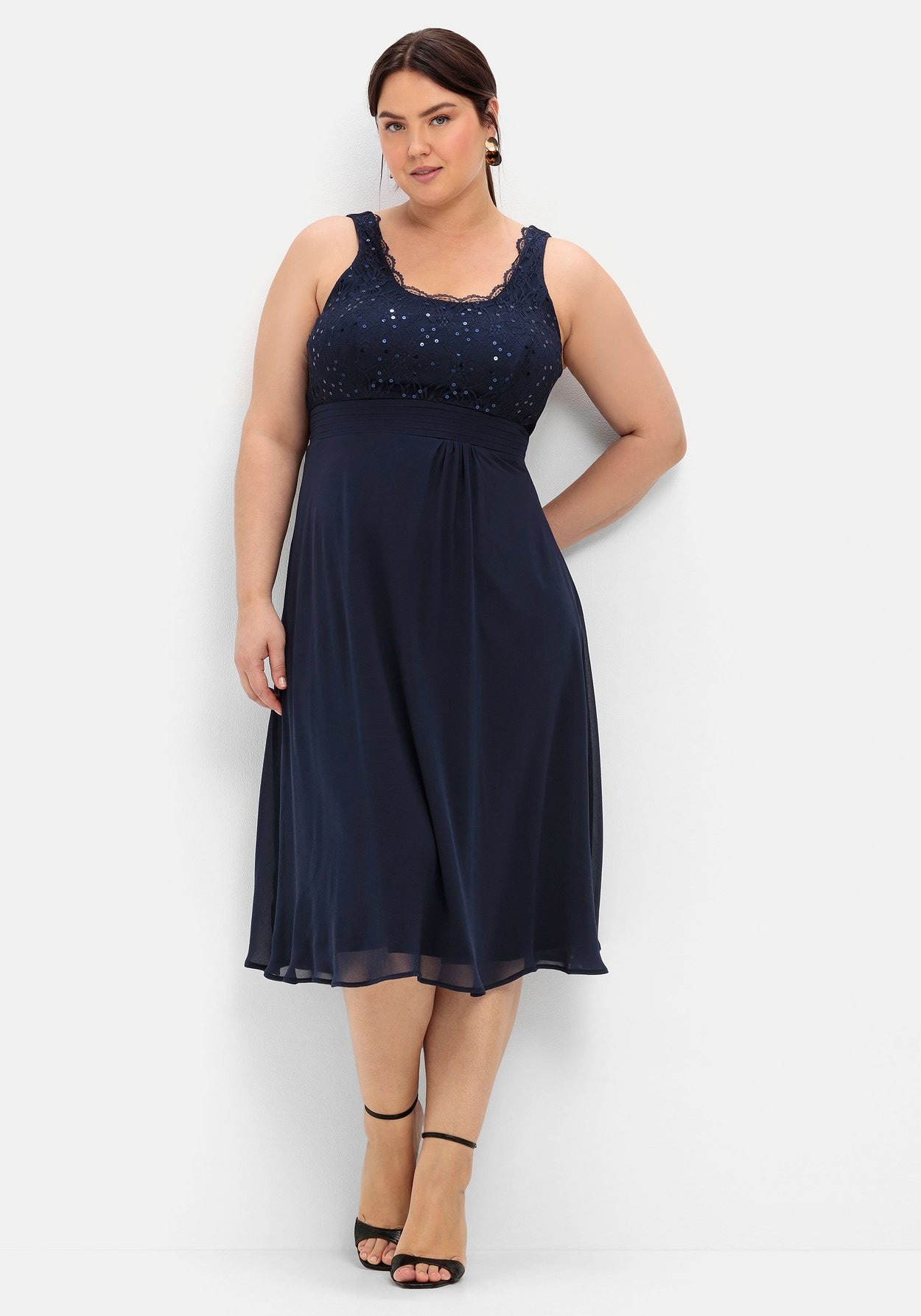 Sheego Cocktailkleid »Abendkleid mit Spitze und Pailletten«, mit Spitze und Pailletten