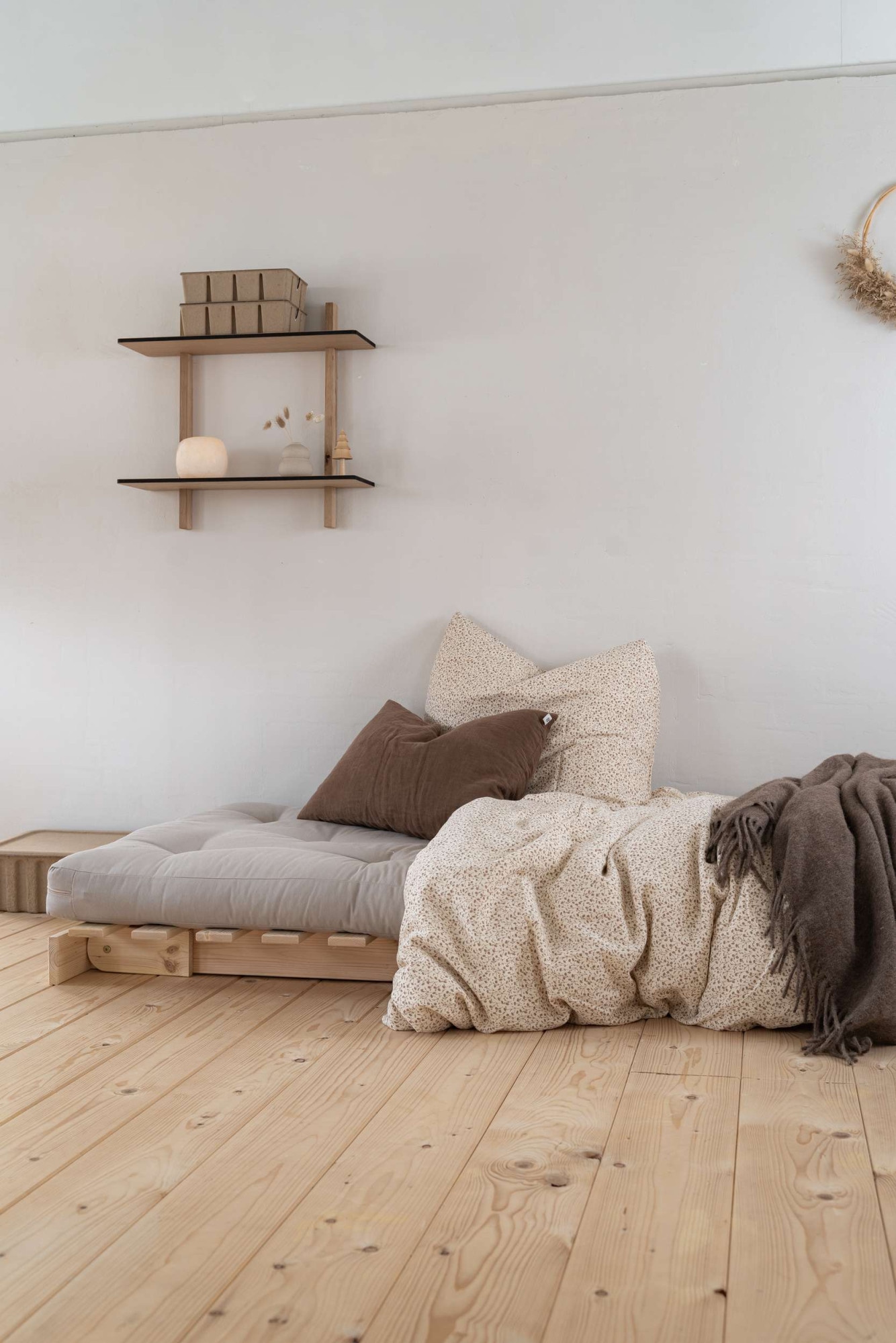 Karup Design Daybett »Roots Schlafsofa, Gästebett, Sofa inkl. Futonmatratze«, Liegefläche 90/140/160 x200 cm, FSC® zertifizierte Kiefer