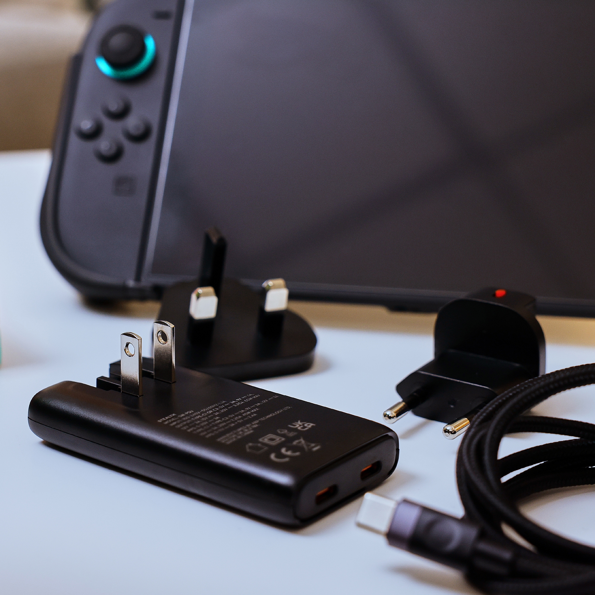 Stealth USB-Ladegerät »Flaches Reisenetzteil / AC-Adapter (65W 2x USB-C Ports)«