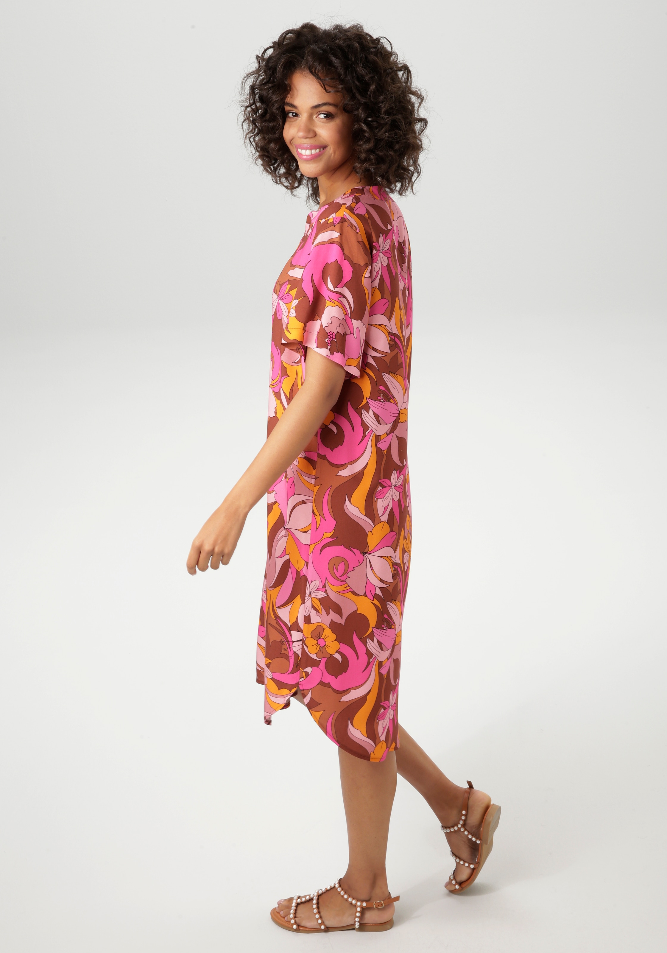 Aniston CASUAL Sommerkleid, mit extravagantem, grafischen Blumendruck
