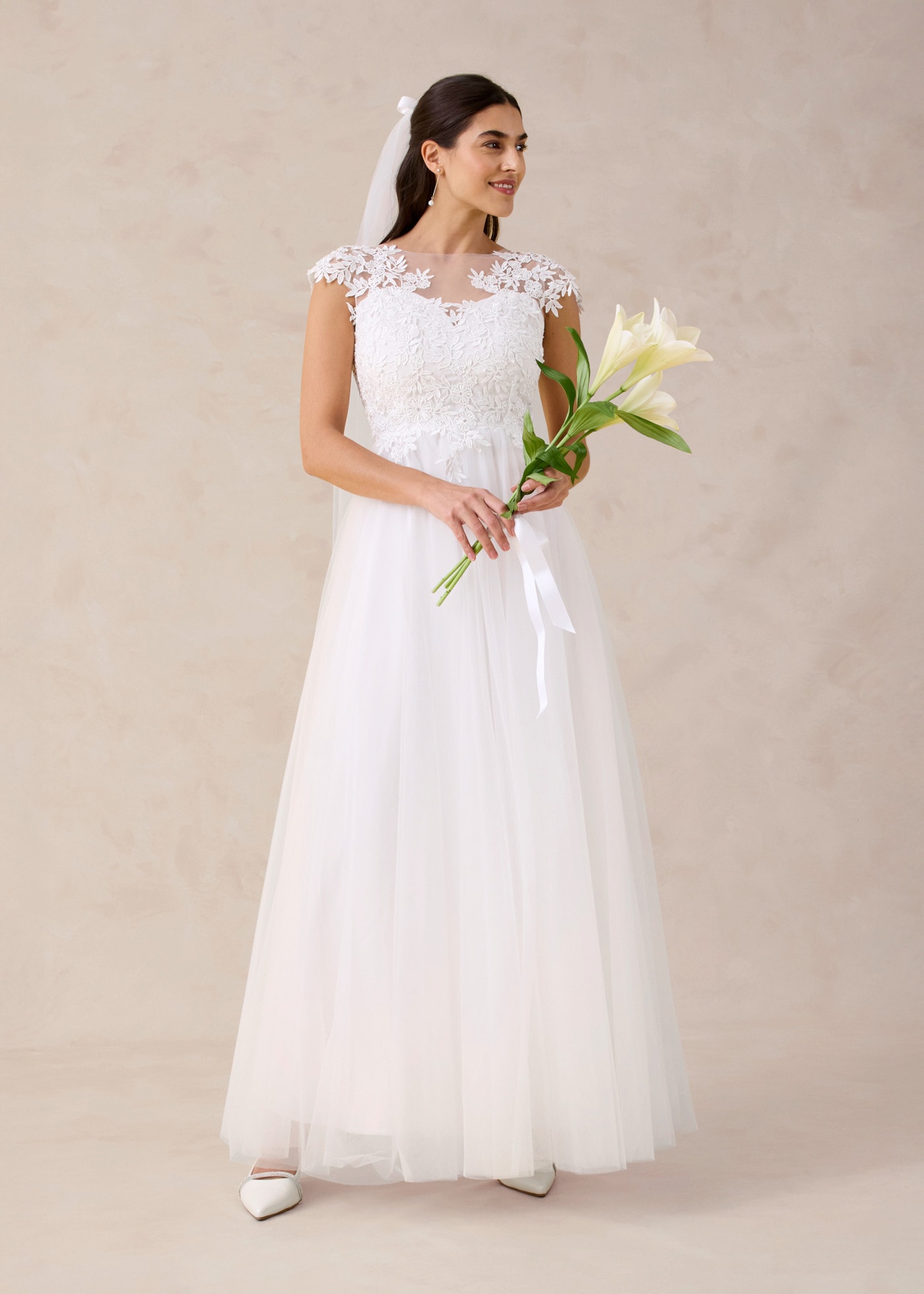 bonprix Brautkleid ausgestellte Passform, aus Tüll mit Spitzenbesatz, Kurzarm-Design