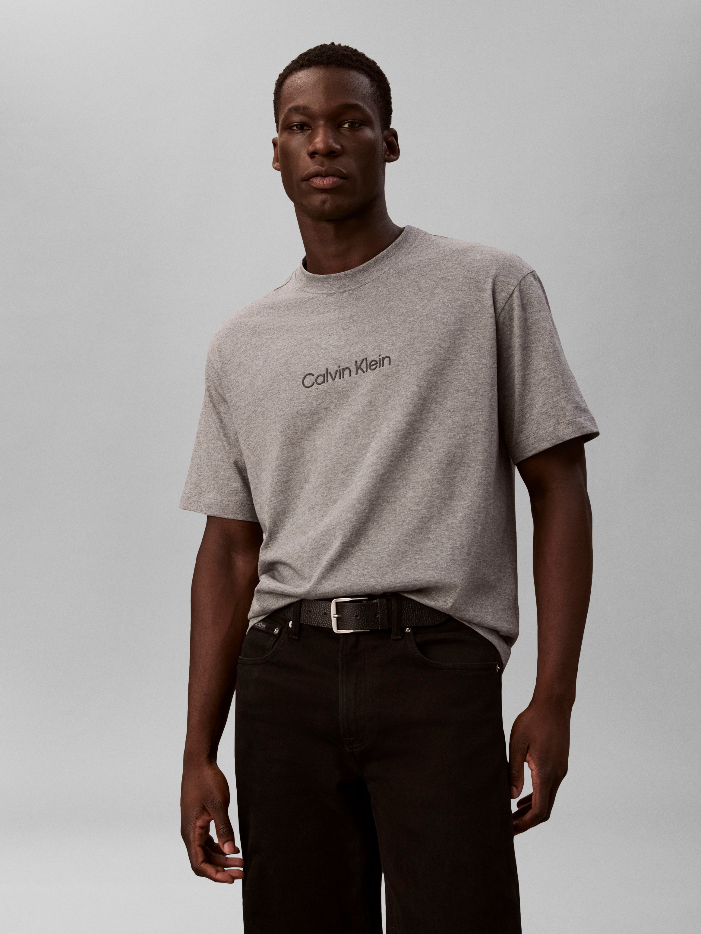 Calvin Klein T-Shirt »SS RLXD STANDARD LOGO CREWNK TEE« Rundhalsausschnitt, relaxed fit