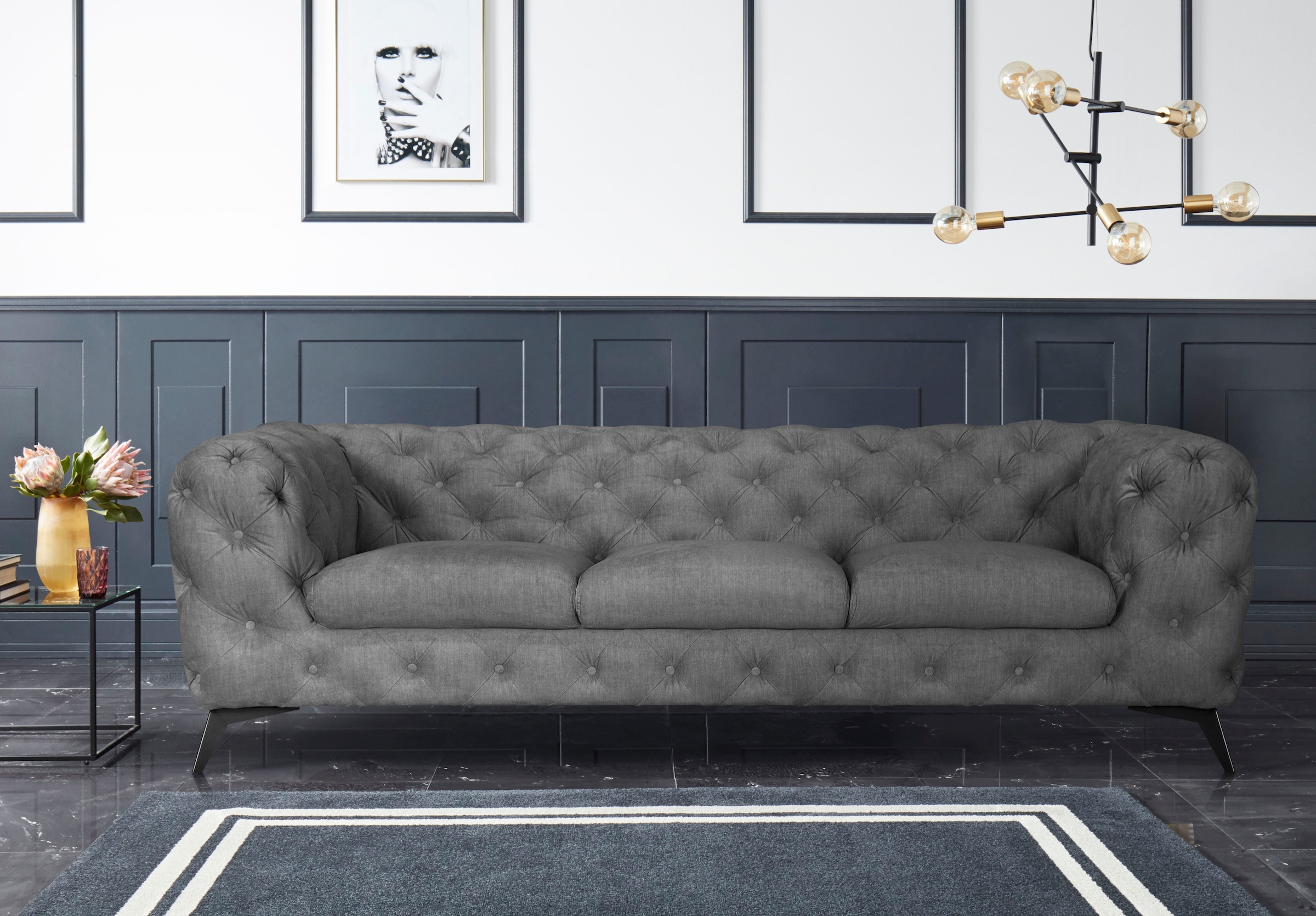 Leonique Chesterfield-Sofa »Glynis«, aufwändige Knopfheftung, moderne Chesterfield Optik, Fußfarbe wählbar