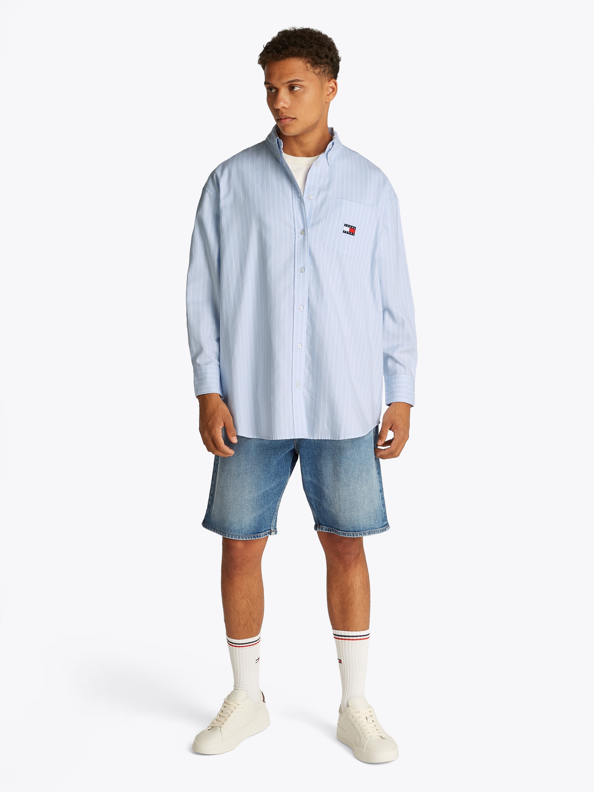 Tommy Jeans Curve Hemdbluse »TJW OVS BADGE OXFORD SHIRT EXT«, in Großen Größen, Oxford Qualität, oversized, Logo-Badge